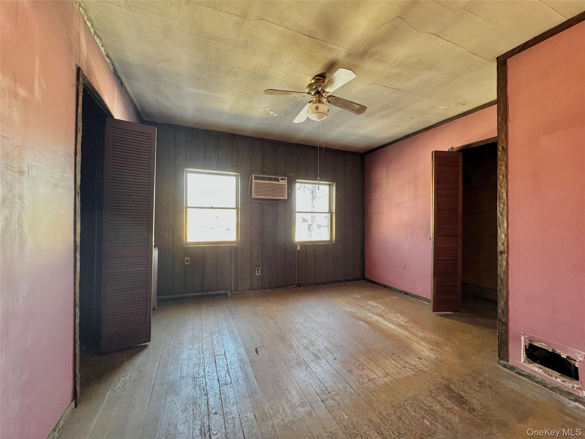 #9 photo, 12116 8th Avenue, कॉलेज पॉइंट College Point , NY 11356