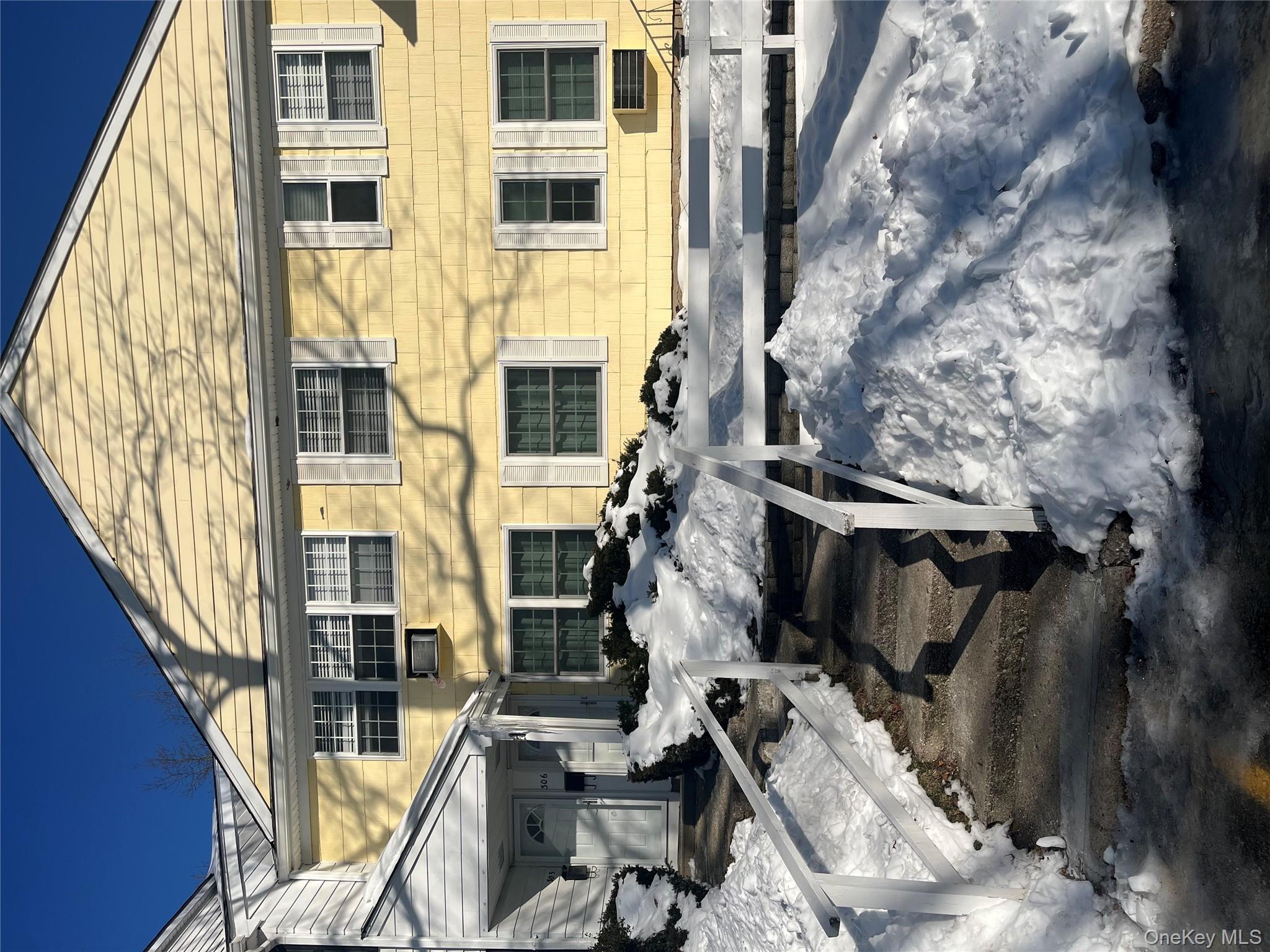 #10 photo, 305 Towne House Village, Islandia , NY 11749