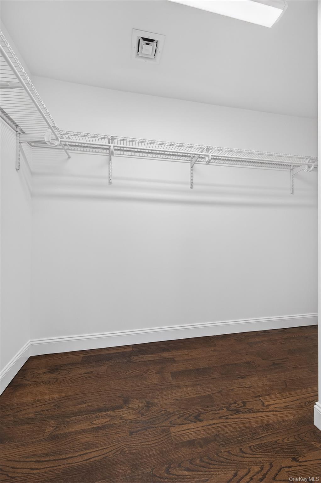 #17 photo, 1667 Manatuck, সাফোক কাউন্টি Bay Shore , NY 11706