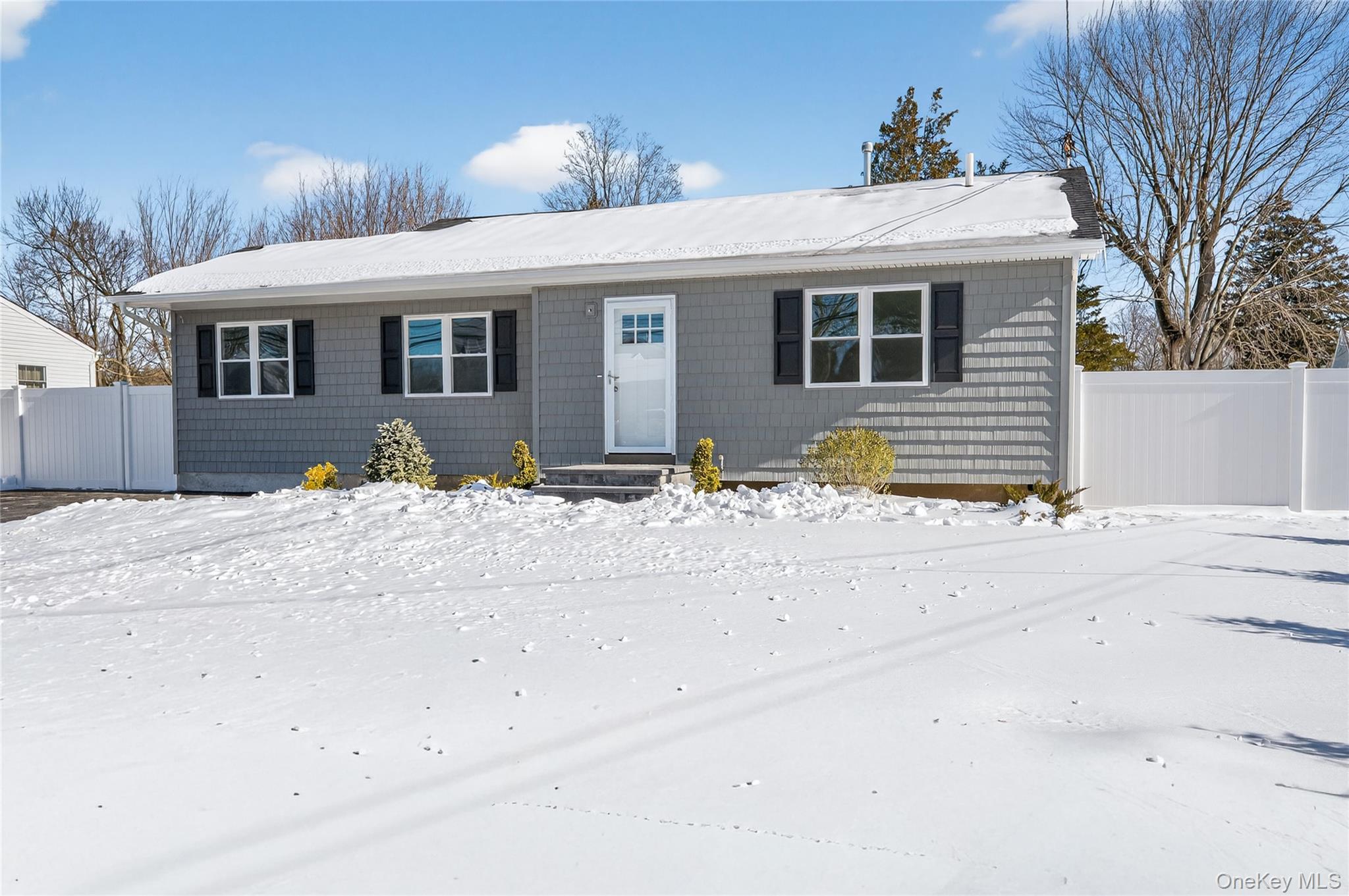 #2 photo, 1667 Manatuck, সাফোক কাউন্টি Bay Shore , NY 11706