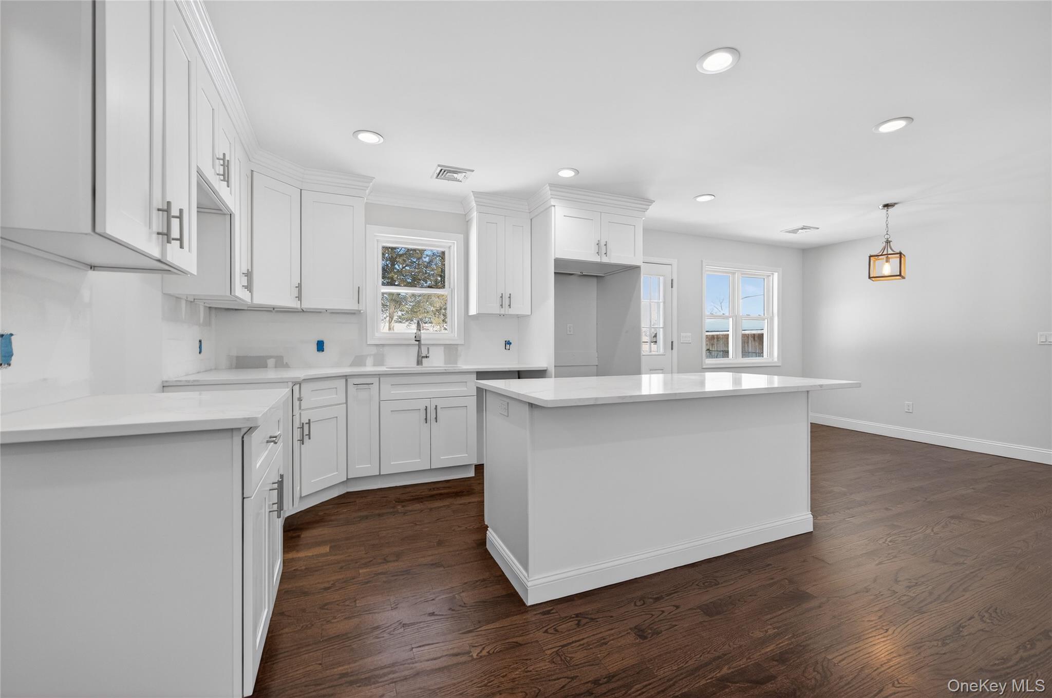 #3 photo, 1667 Manatuck, সাফোক কাউন্টি Bay Shore , NY 11706