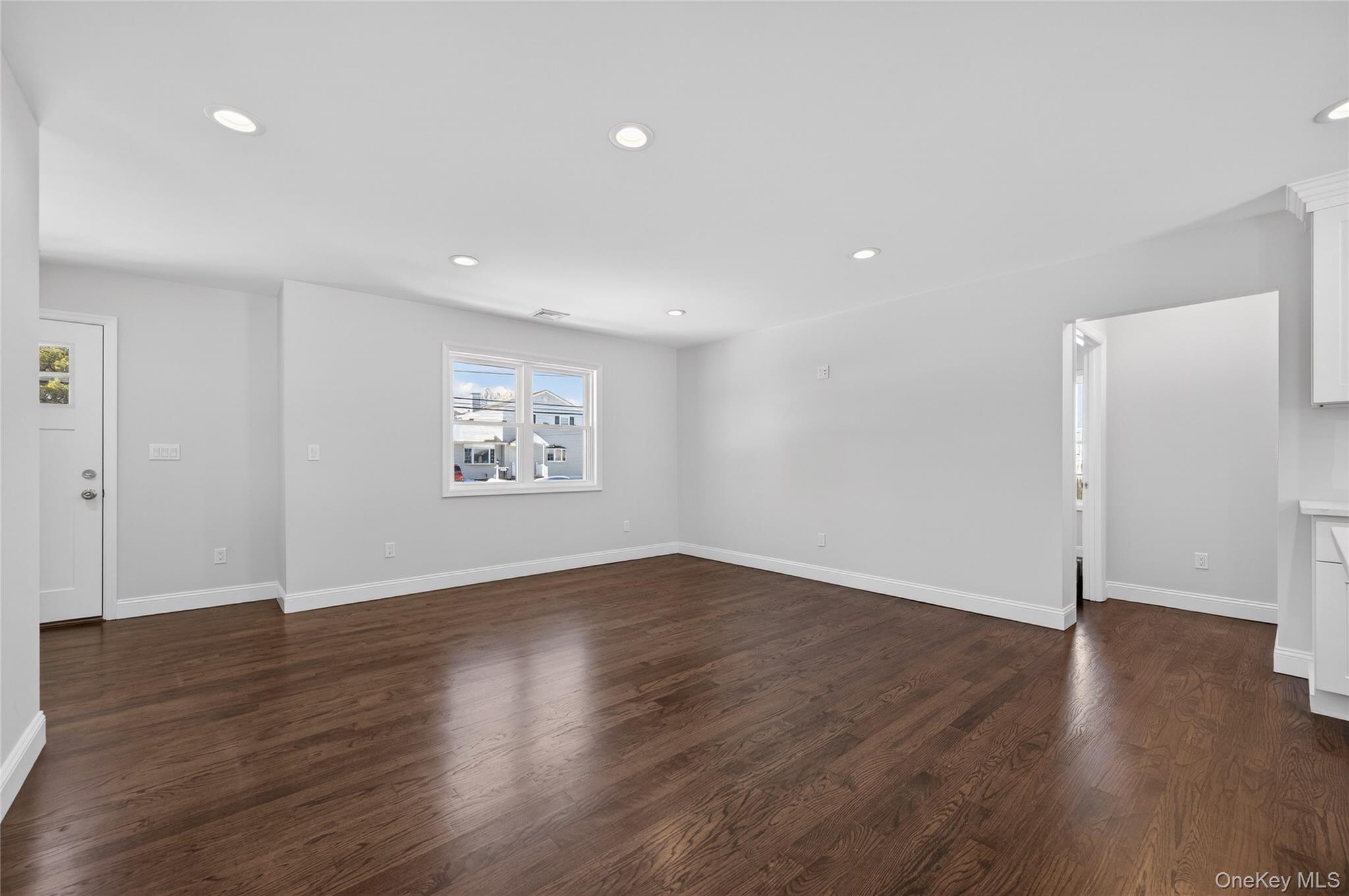 #6 photo, 1667 Manatuck, সাফোক কাউন্টি Bay Shore , NY 11706