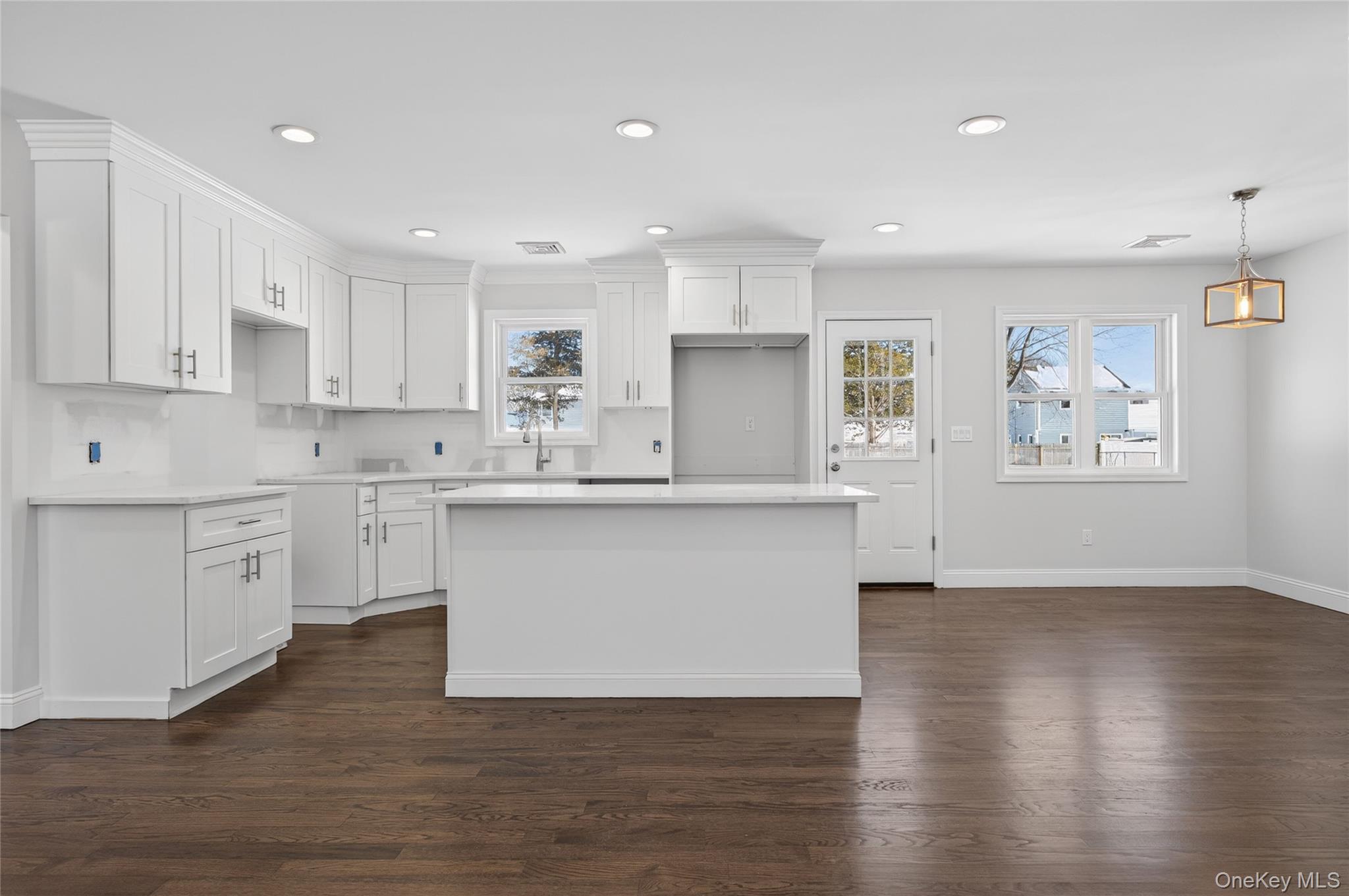 #9 photo, 1667 Manatuck, সাফোক কাউন্টি Bay Shore , NY 11706