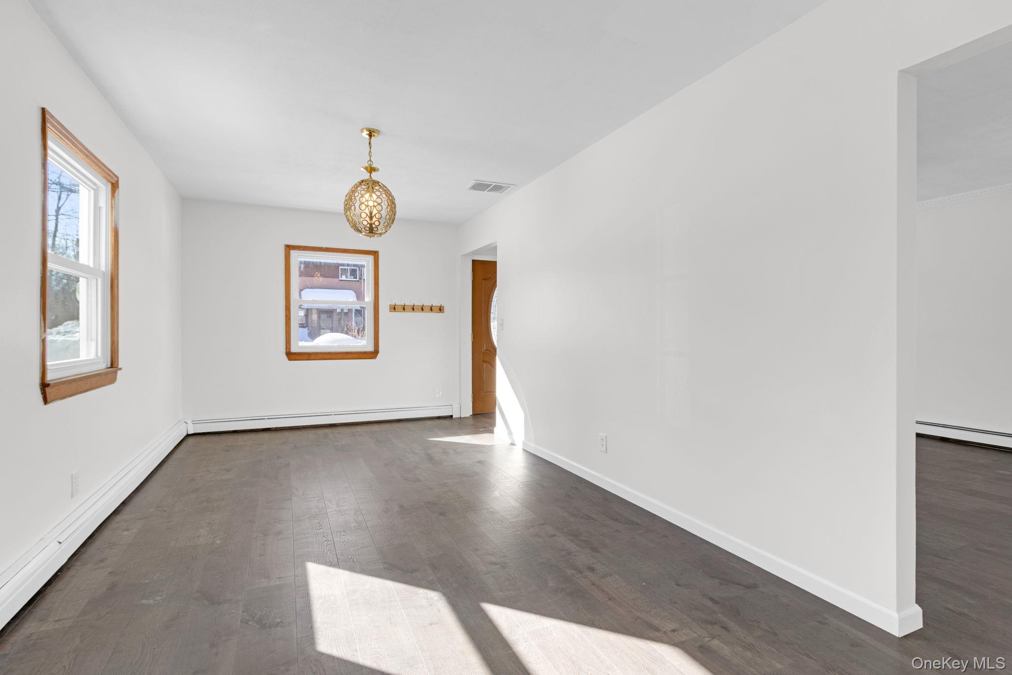 #12 photo, 51 Greenwood Avenue, 뉴욕주 Greenwood Lake , NY 10925