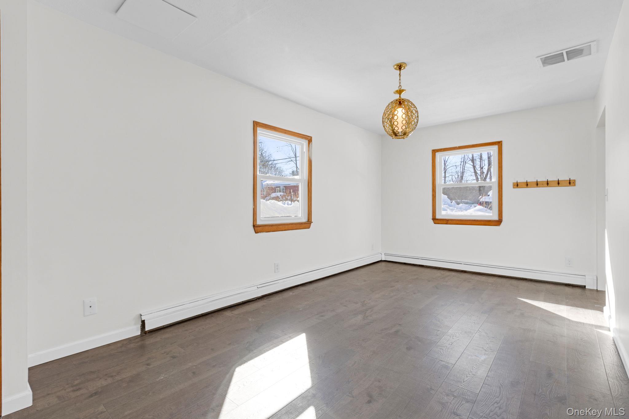 #13 photo, 51 Greenwood Avenue, 뉴욕주 Greenwood Lake , NY 10925