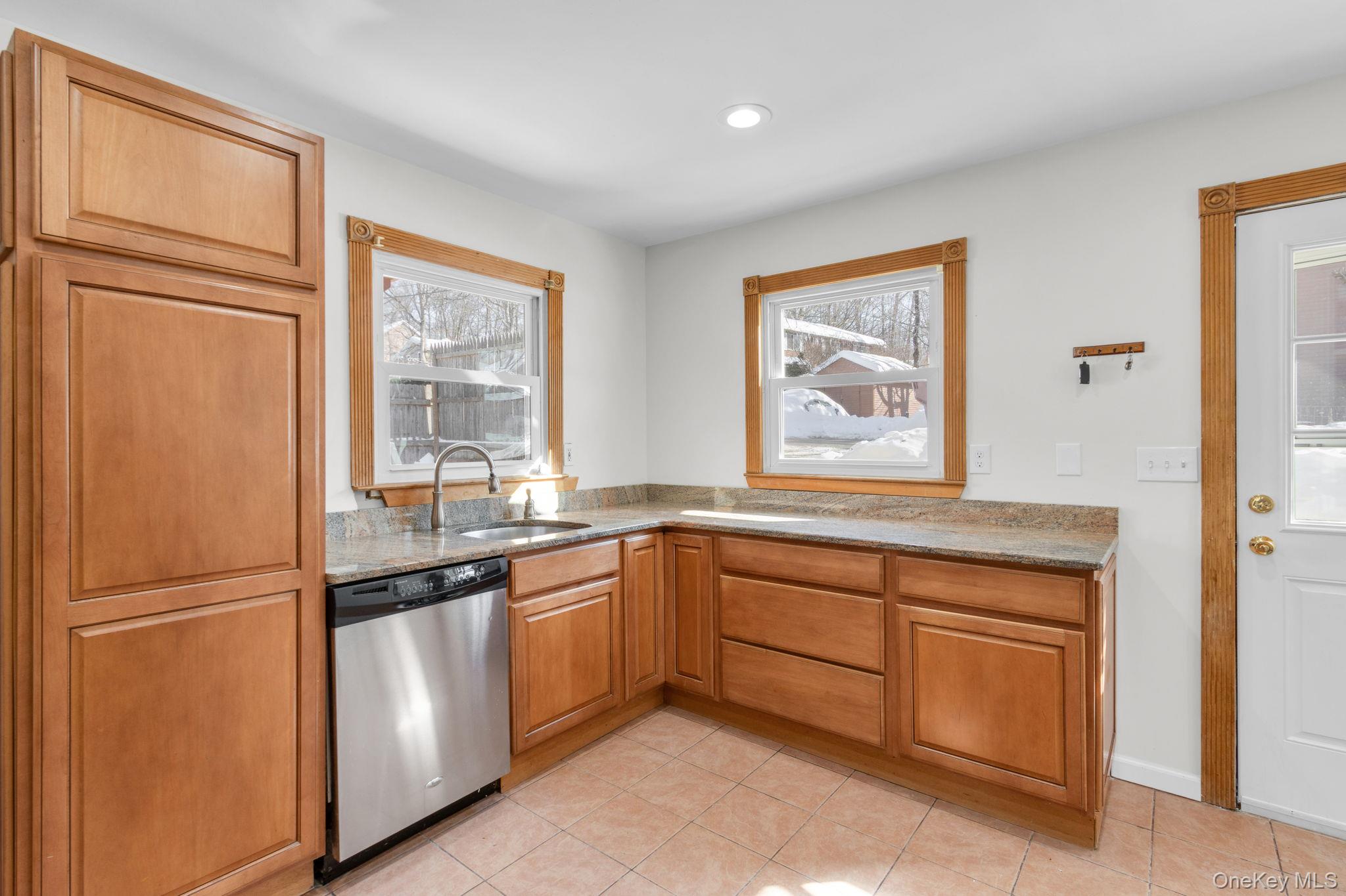 #5 photo, 51 Greenwood Avenue, 뉴욕주 Greenwood Lake , NY 10925