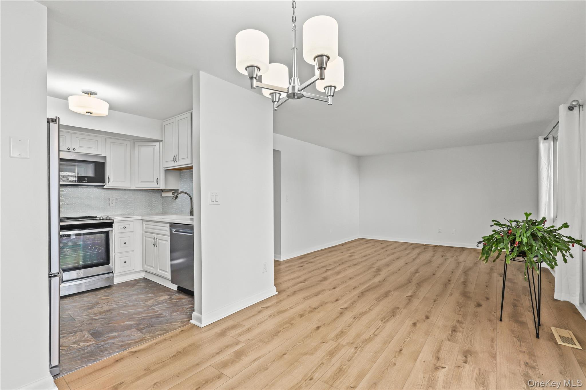 #9 photo, 50 Jefferson Oval, Yorktown Heights , NY 10598