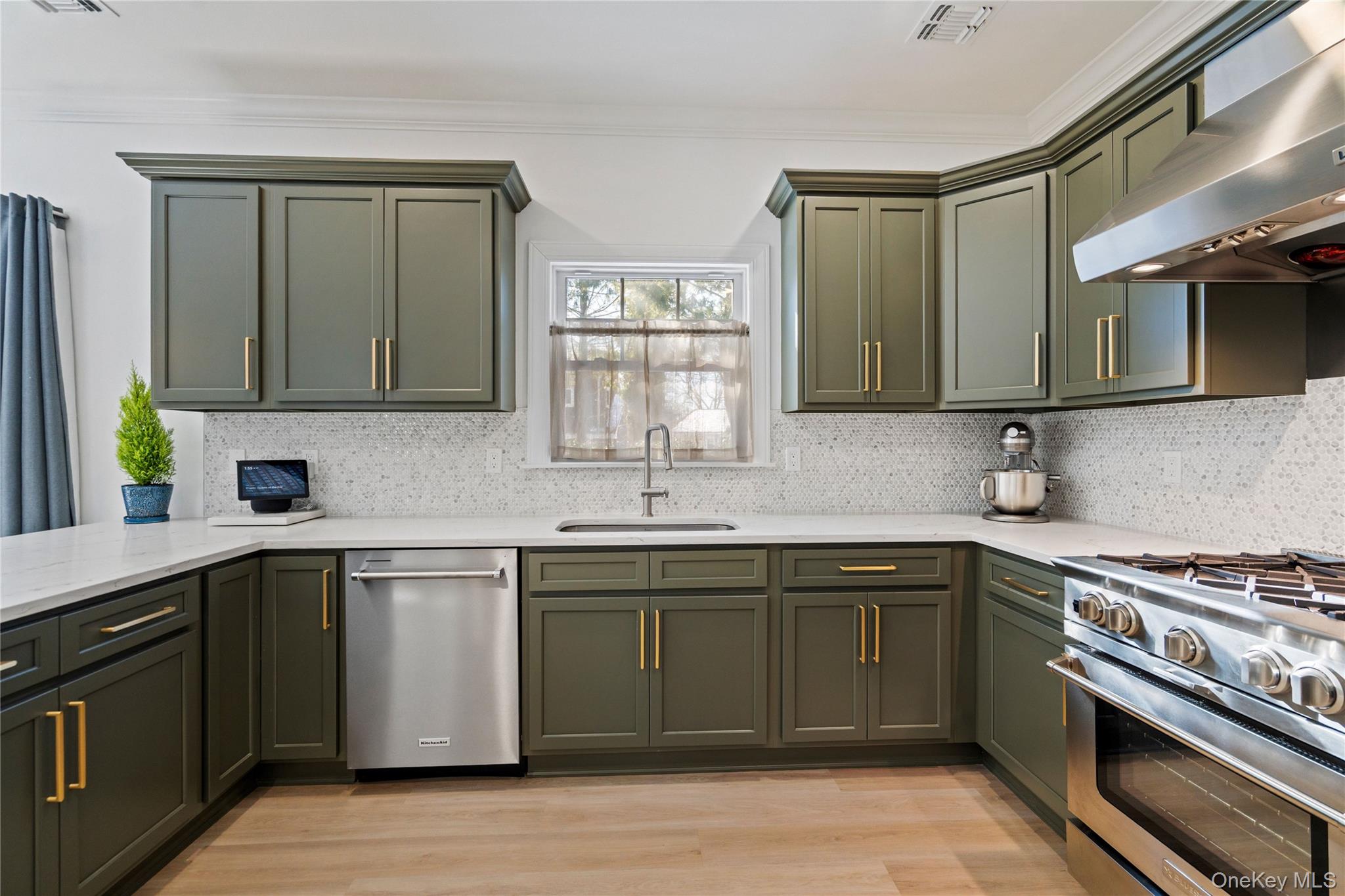 #4 photo, 5 Abbington Place, Northport , NY 11768