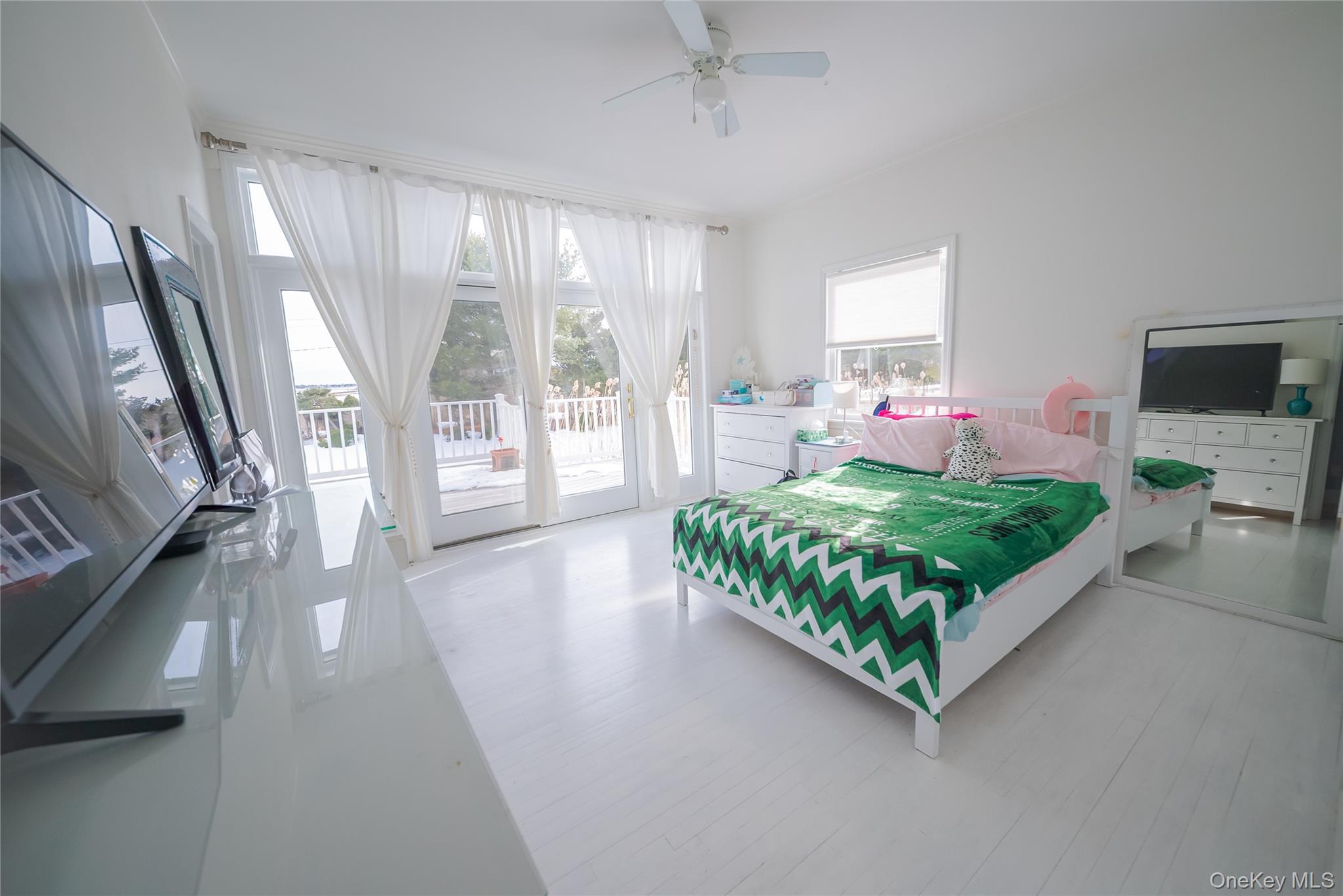 #10 photo, 14 S Country Road, מחוז סאפוק Westhampton , NY 11977