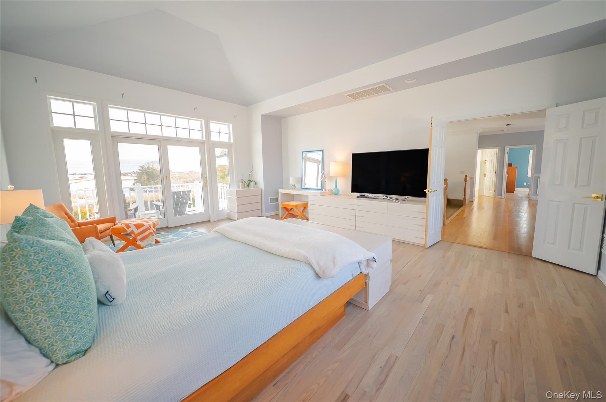 #17 photo, 14 S Country Road, מחוז סאפוק Westhampton , NY 11977