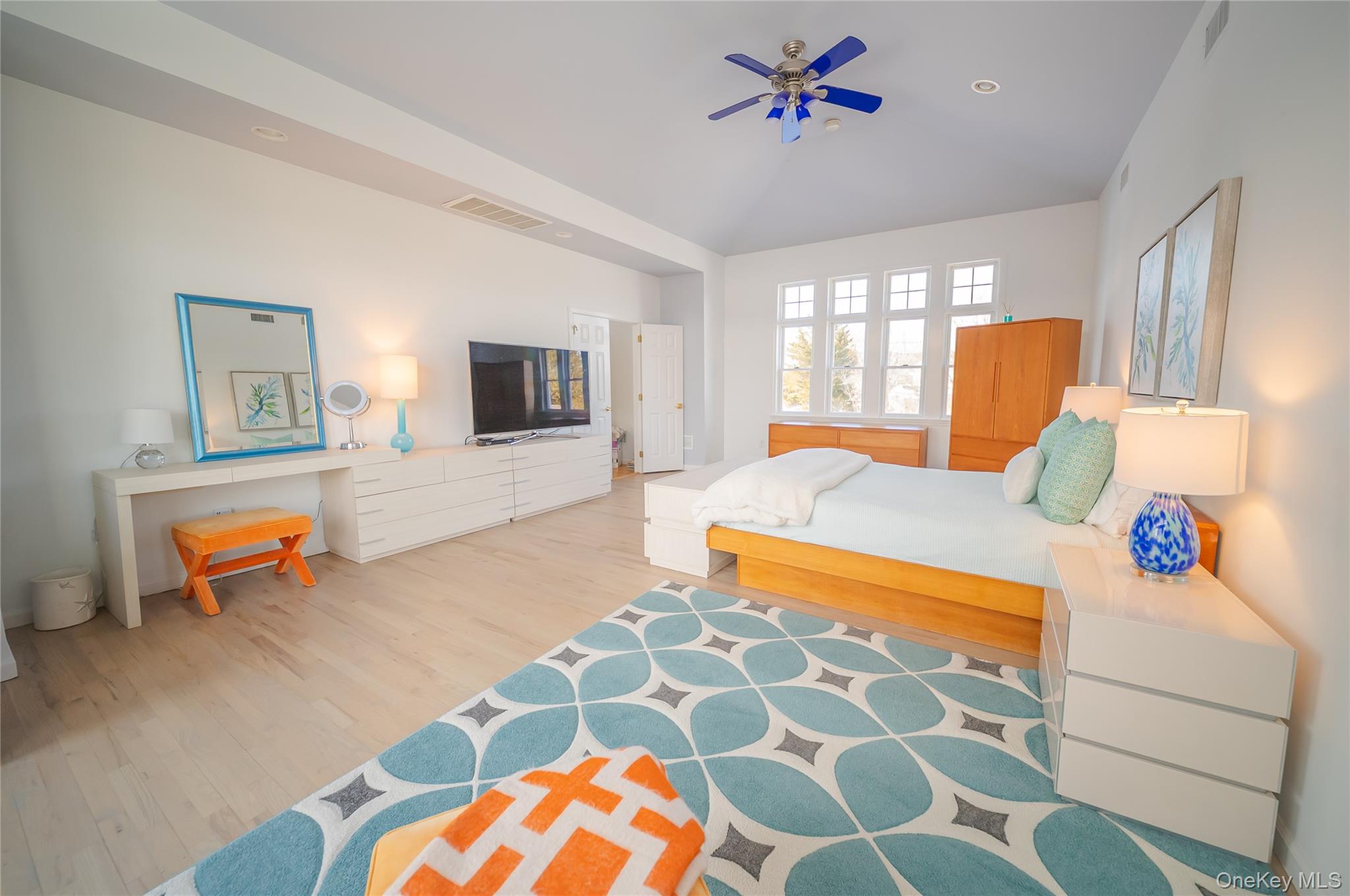 #18 photo, 14 S Country Road, מחוז סאפוק Westhampton , NY 11977