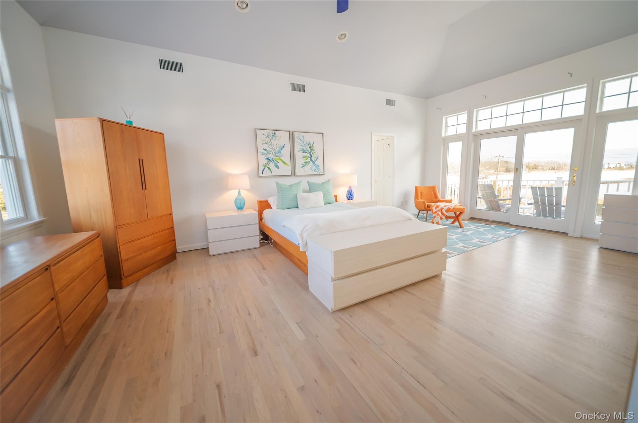 #19 photo, 14 S Country Road, מחוז סאפוק Westhampton , NY 11977