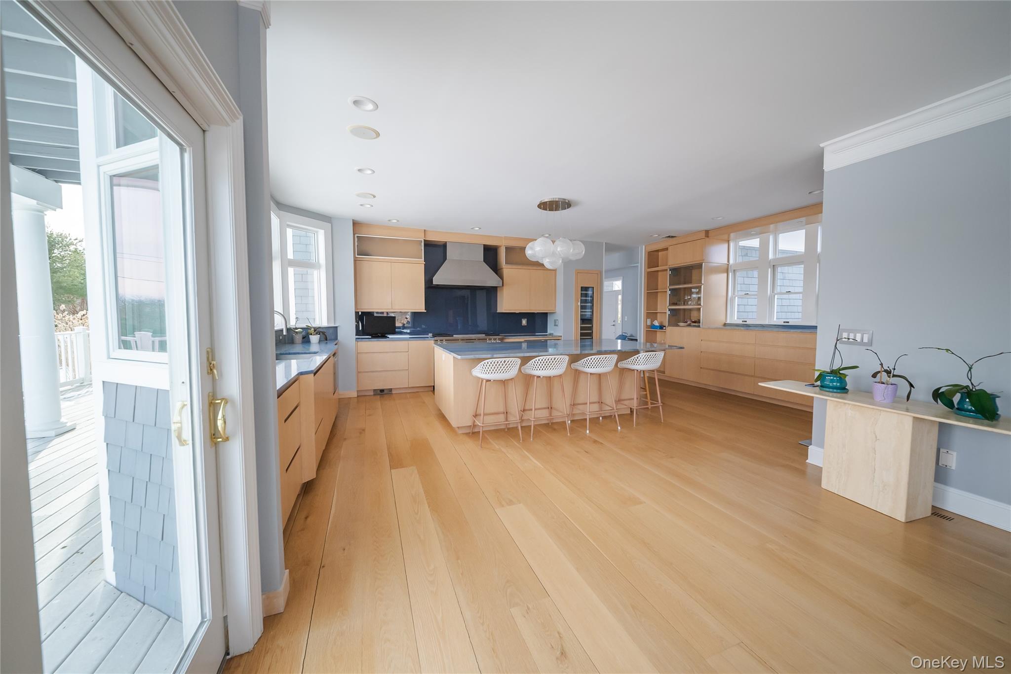 #8 photo, 14 S Country Road, מחוז סאפוק Westhampton , NY 11977