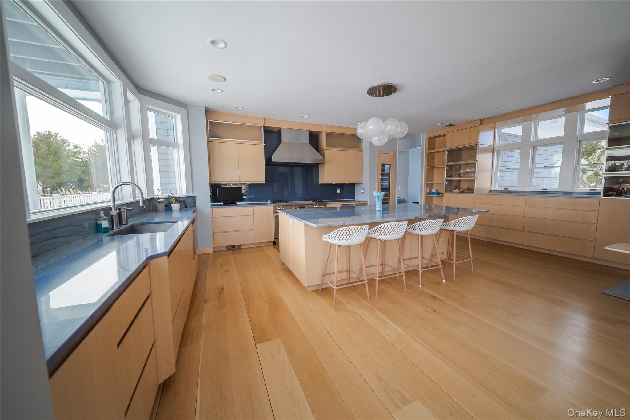 #9 photo, 14 S Country Road, מחוז סאפוק Westhampton , NY 11977