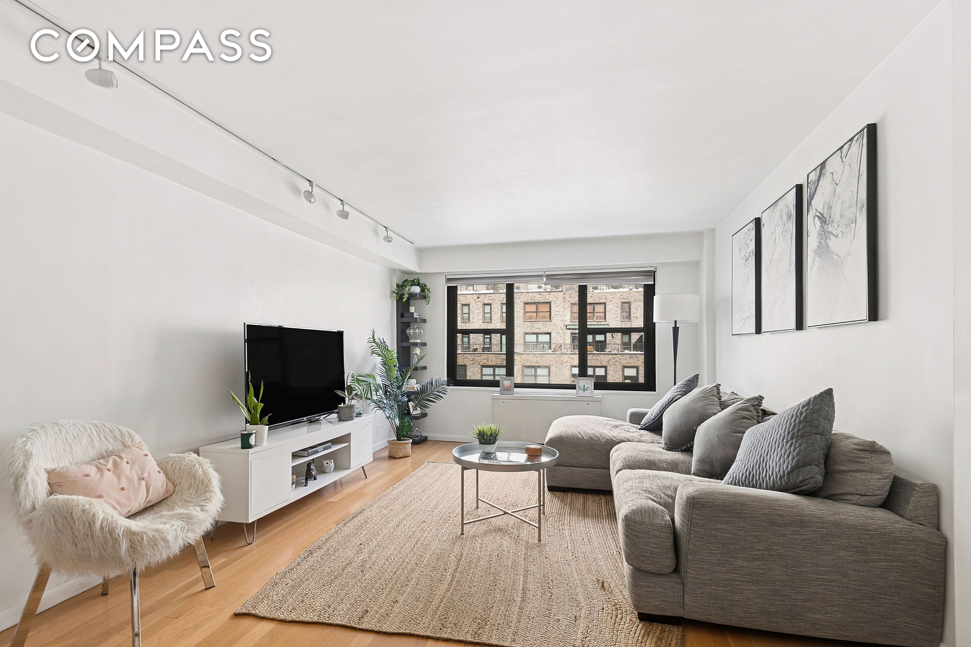 #1 photo, 220 E 57th Street, मैनहटन Midtown East , NY 10022