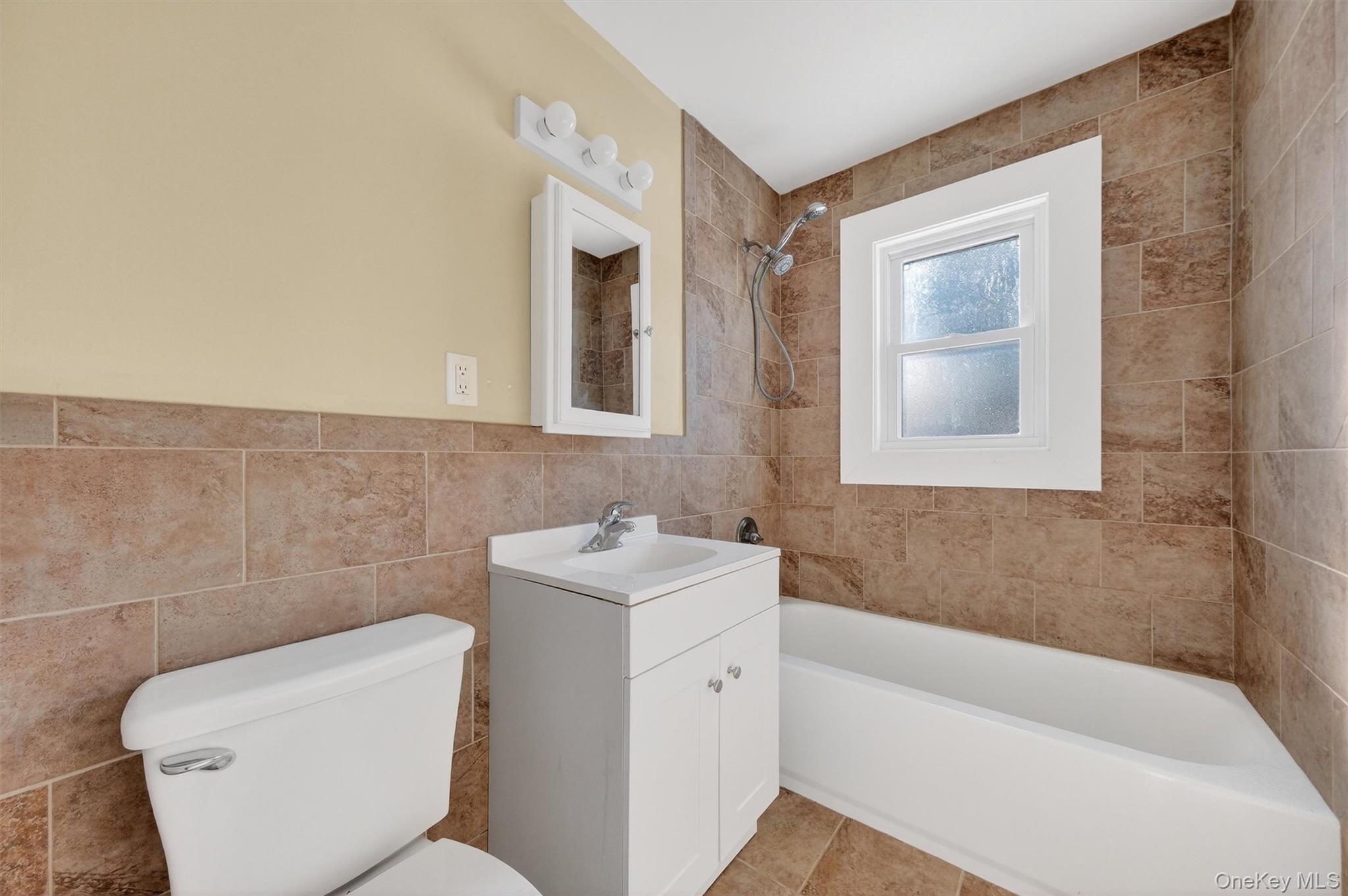 #16 photo, 111 Lake Region Boulevard, 뉴욕주 Monroe , NY 10950