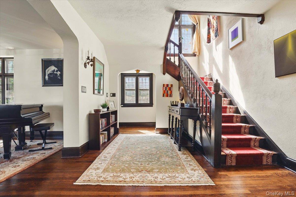 #10 photo, 8 Club Way, Hartsdale , NY 10530