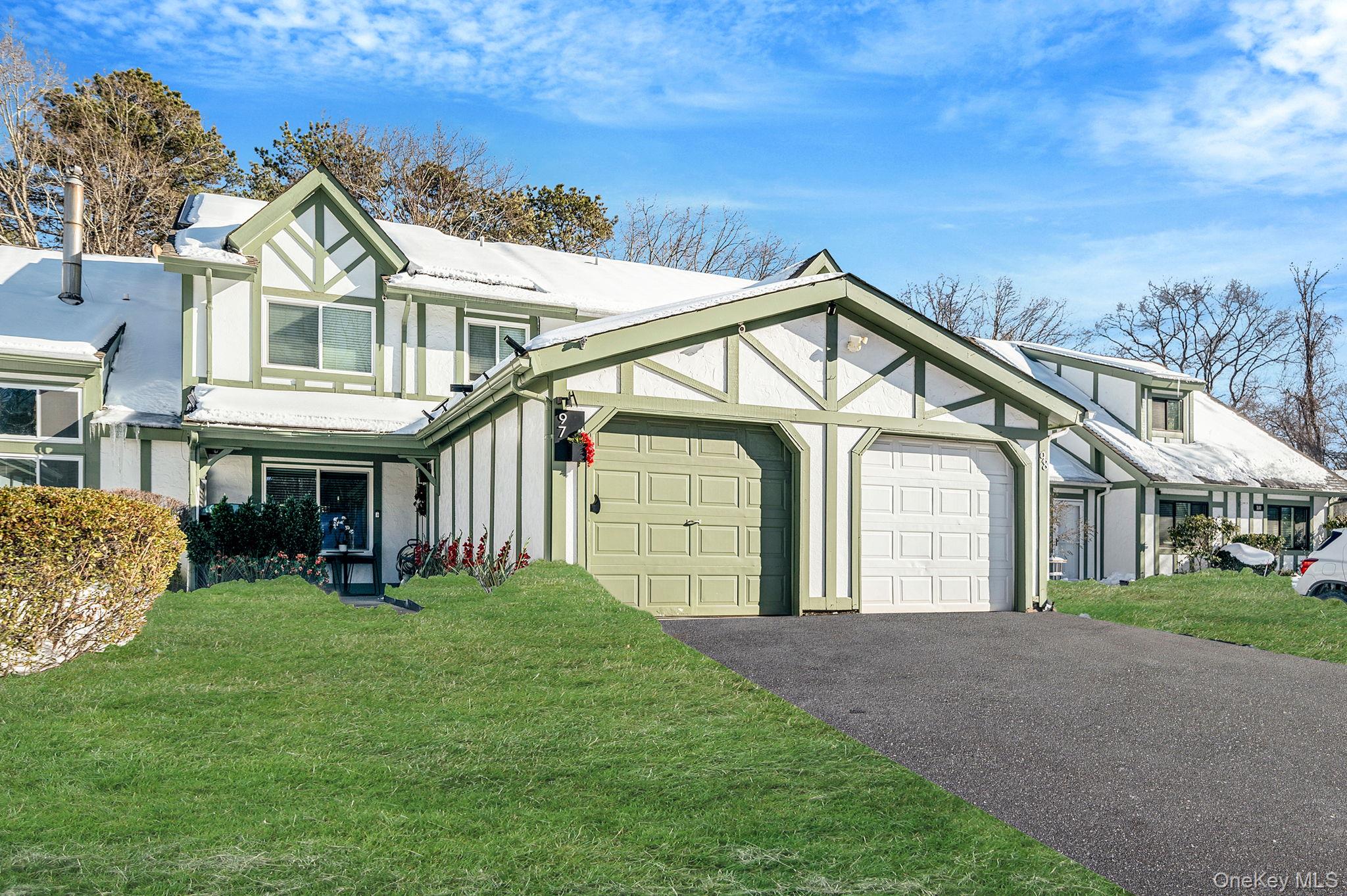 #1 photo, 97 Drexelgate Court, Middle Island , NY 11953