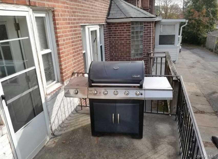 #13 photo, 136-48 71 Road, কুইন্‌স Kew Garden Hills , NY 11367