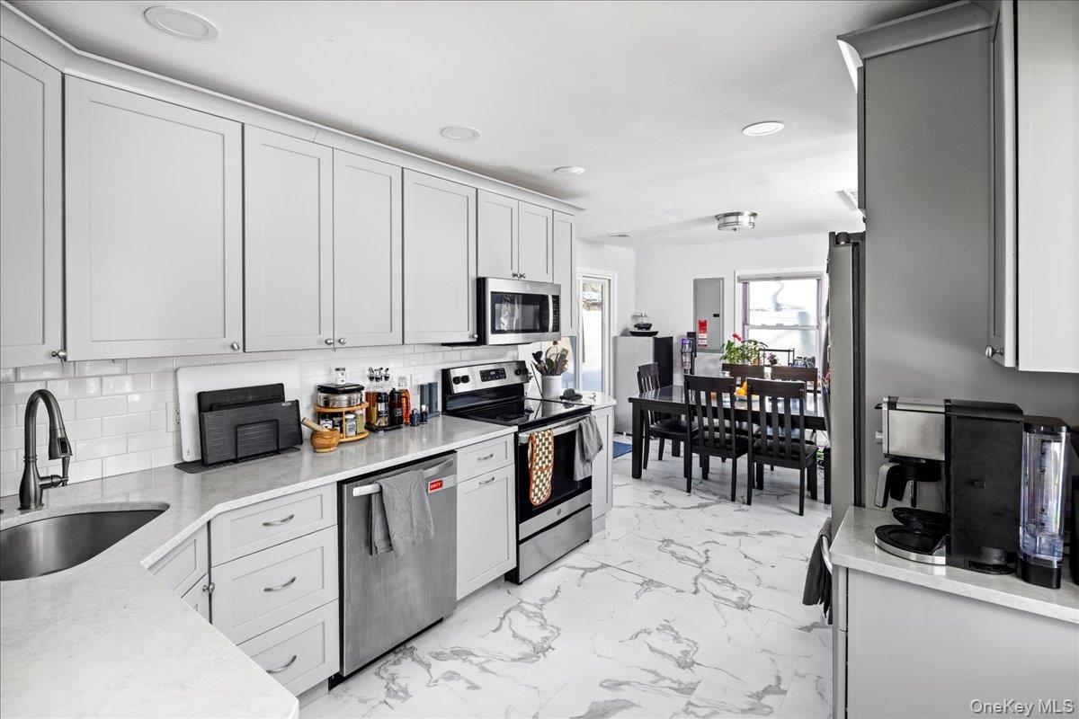 #14 photo, 2 Violet Lane, Levittown , NY 11756