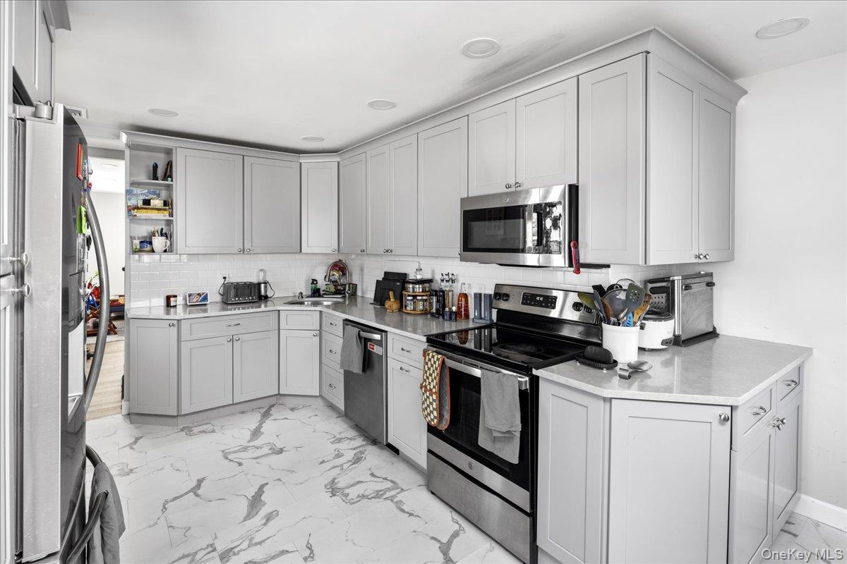 #16 photo, 2 Violet Lane, Levittown , NY 11756