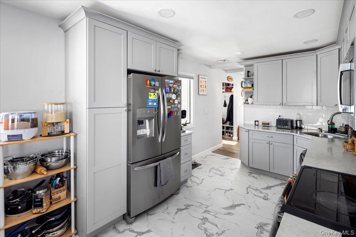 #17 photo, 2 Violet Lane, Levittown , NY 11756