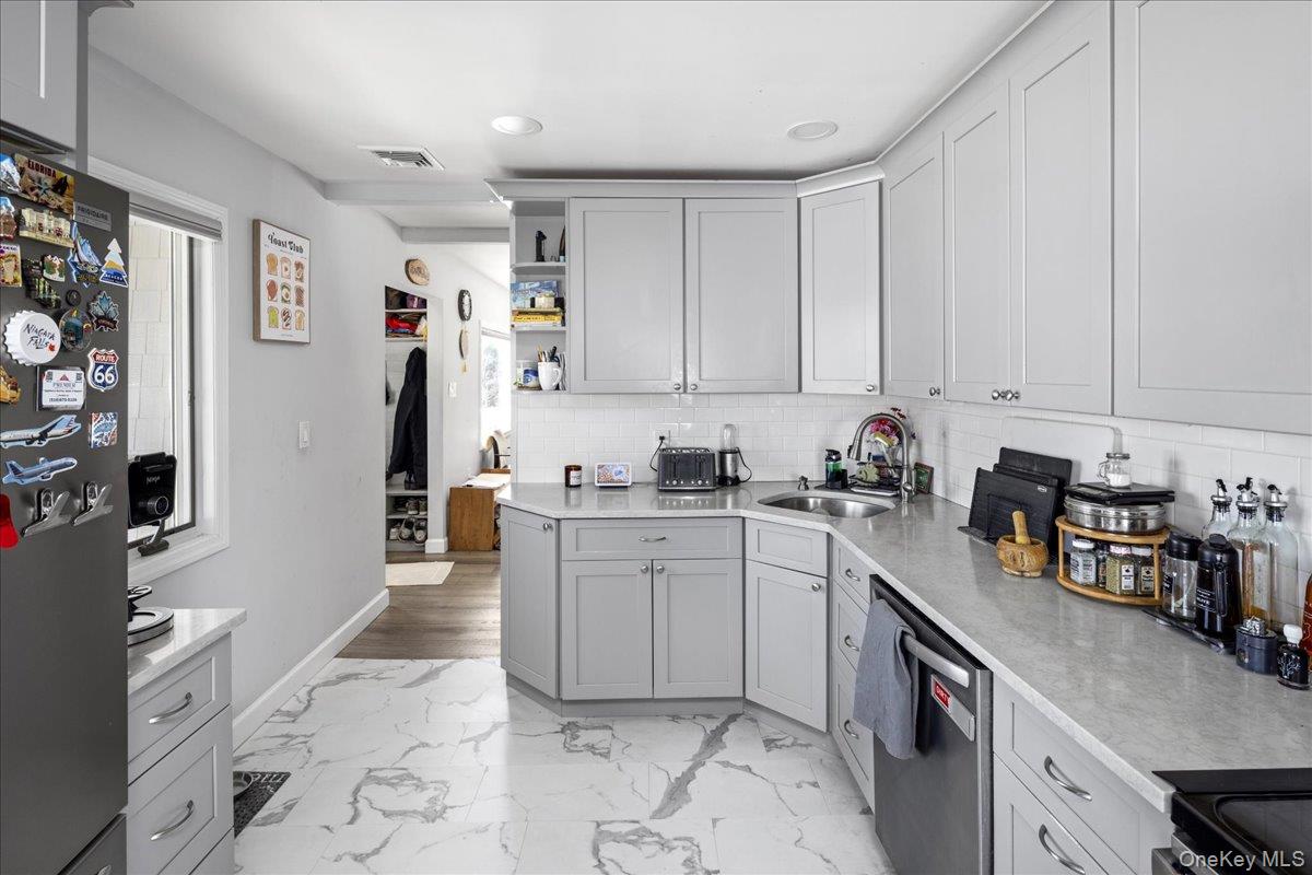 #18 photo, 2 Violet Lane, Levittown , NY 11756