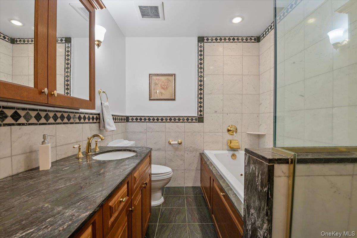 #12 photo, 780 Regent Drive, Westbury , NY 11590