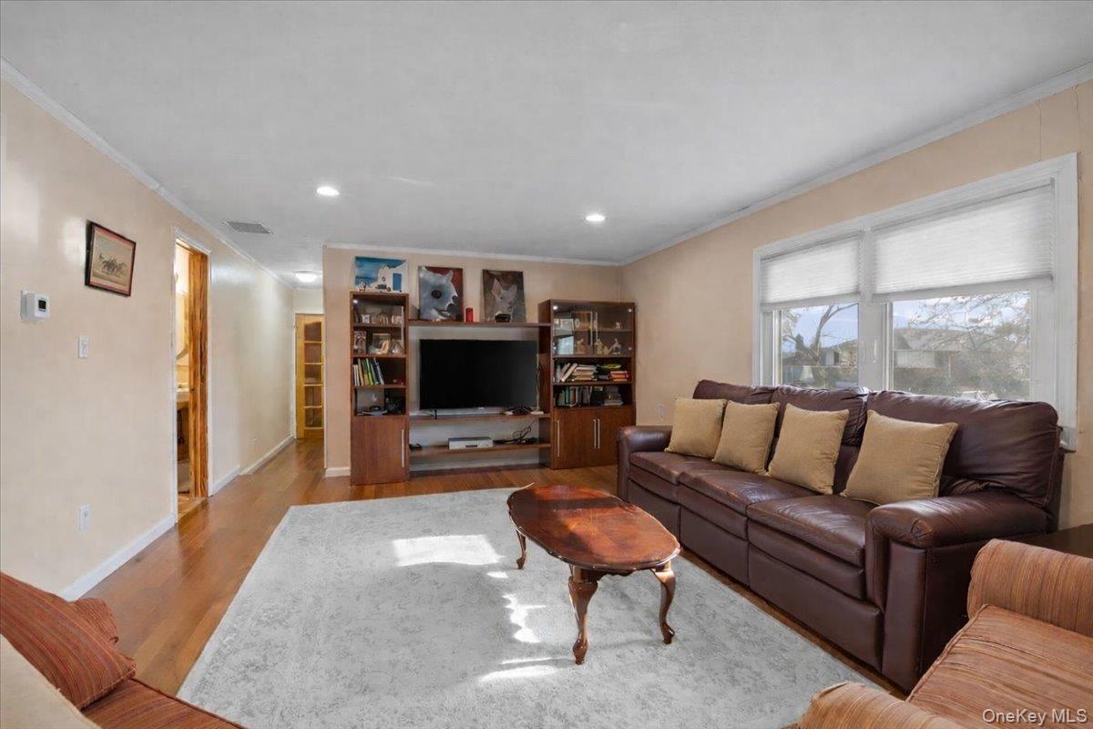 #15 photo, 780 Regent Drive, Westbury , NY 11590