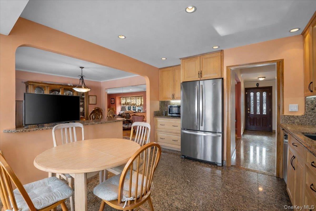 #3 photo, 780 Regent Drive, Westbury , NY 11590