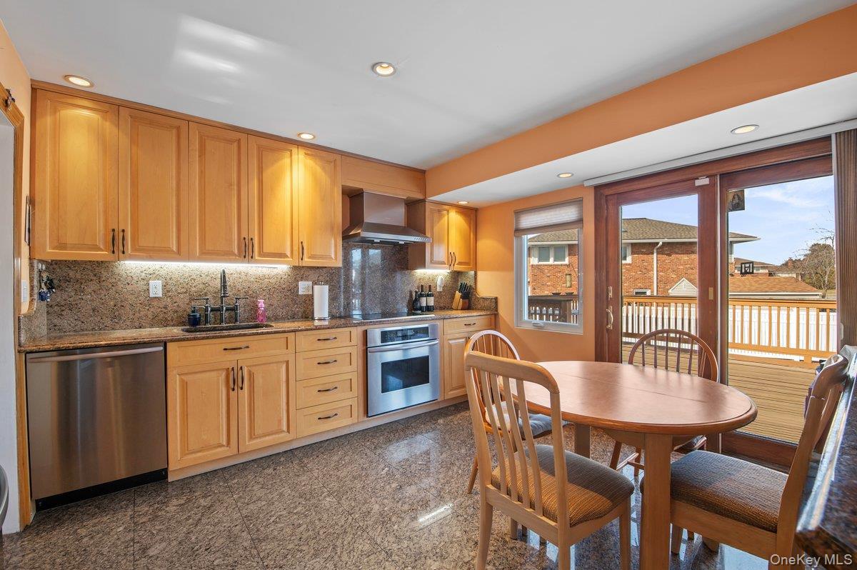 #4 photo, 780 Regent Drive, Westbury , NY 11590