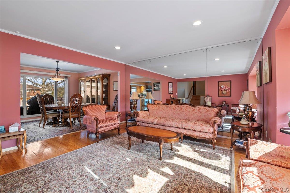 #8 photo, 780 Regent Drive, Westbury , NY 11590