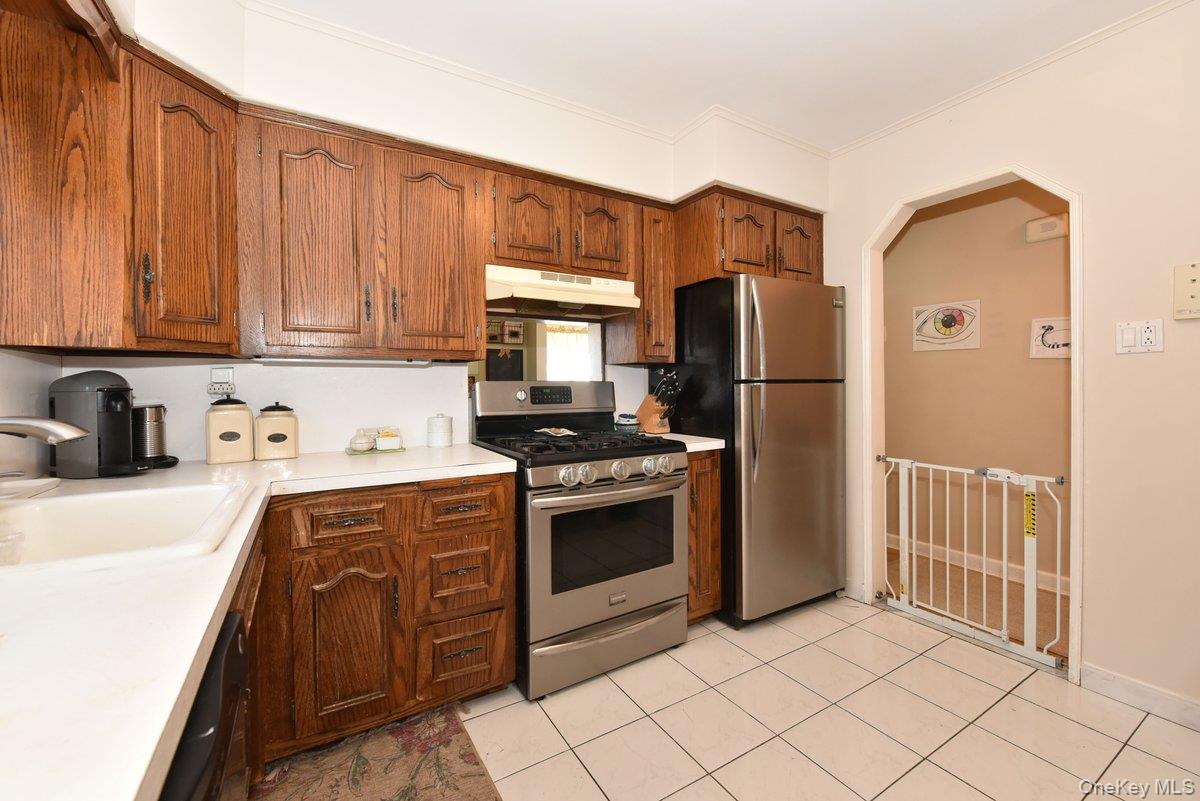 #11 photo, 148 Simonson Road, Mineola , NY 11501