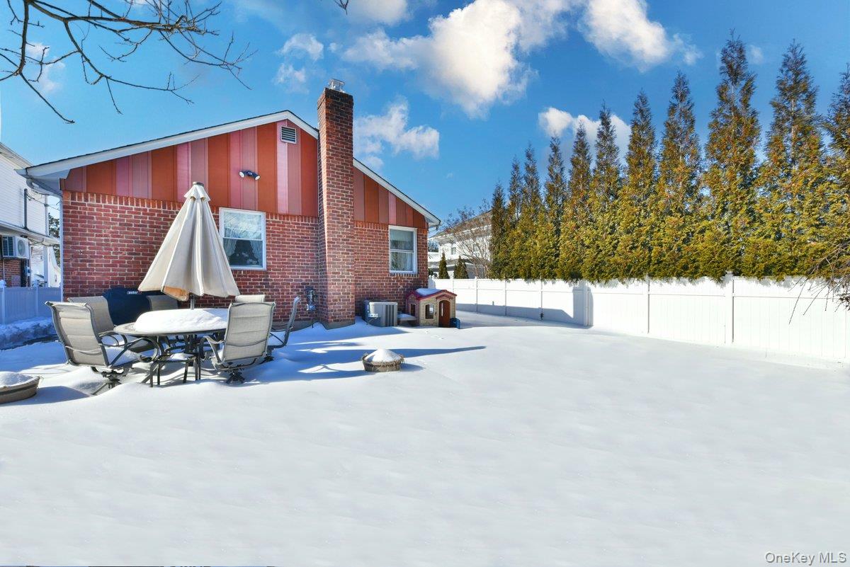 #18 photo, 148 Simonson Road, Mineola , NY 11501