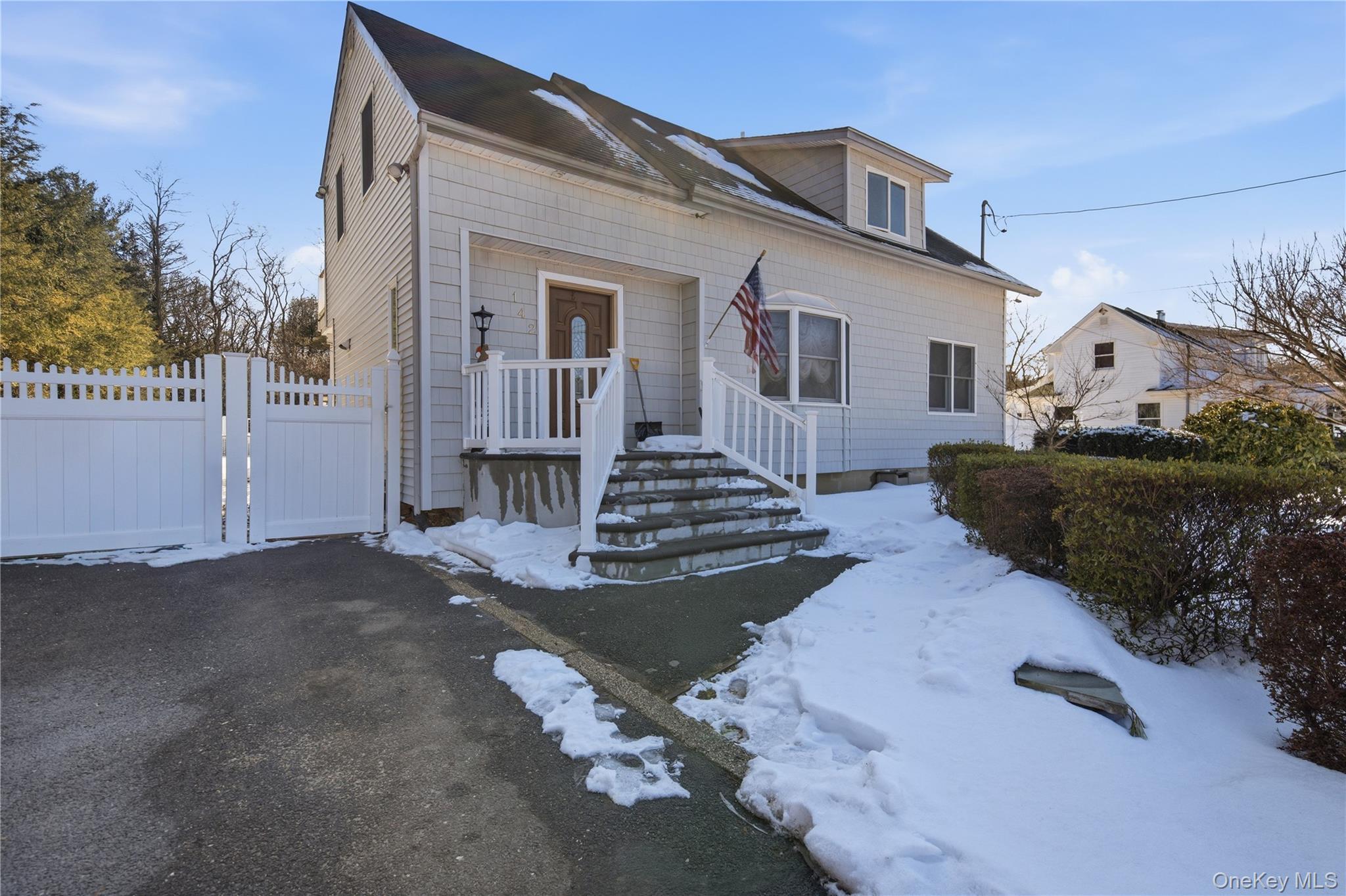 #2 photo, 142 Jamaica Avenue, Medford , NY 11763