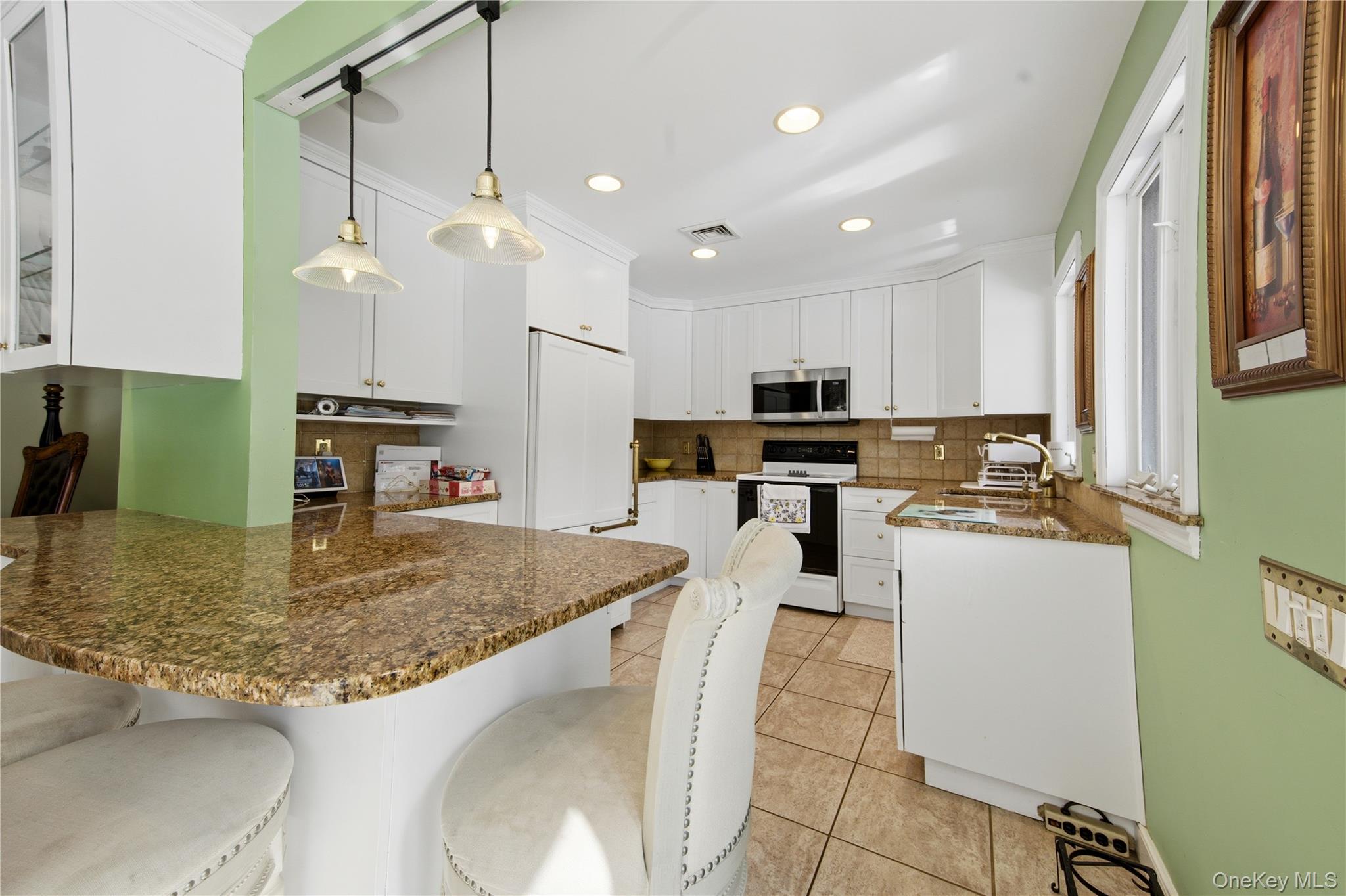 #6 photo, 142 Jamaica Avenue, Medford , NY 11763