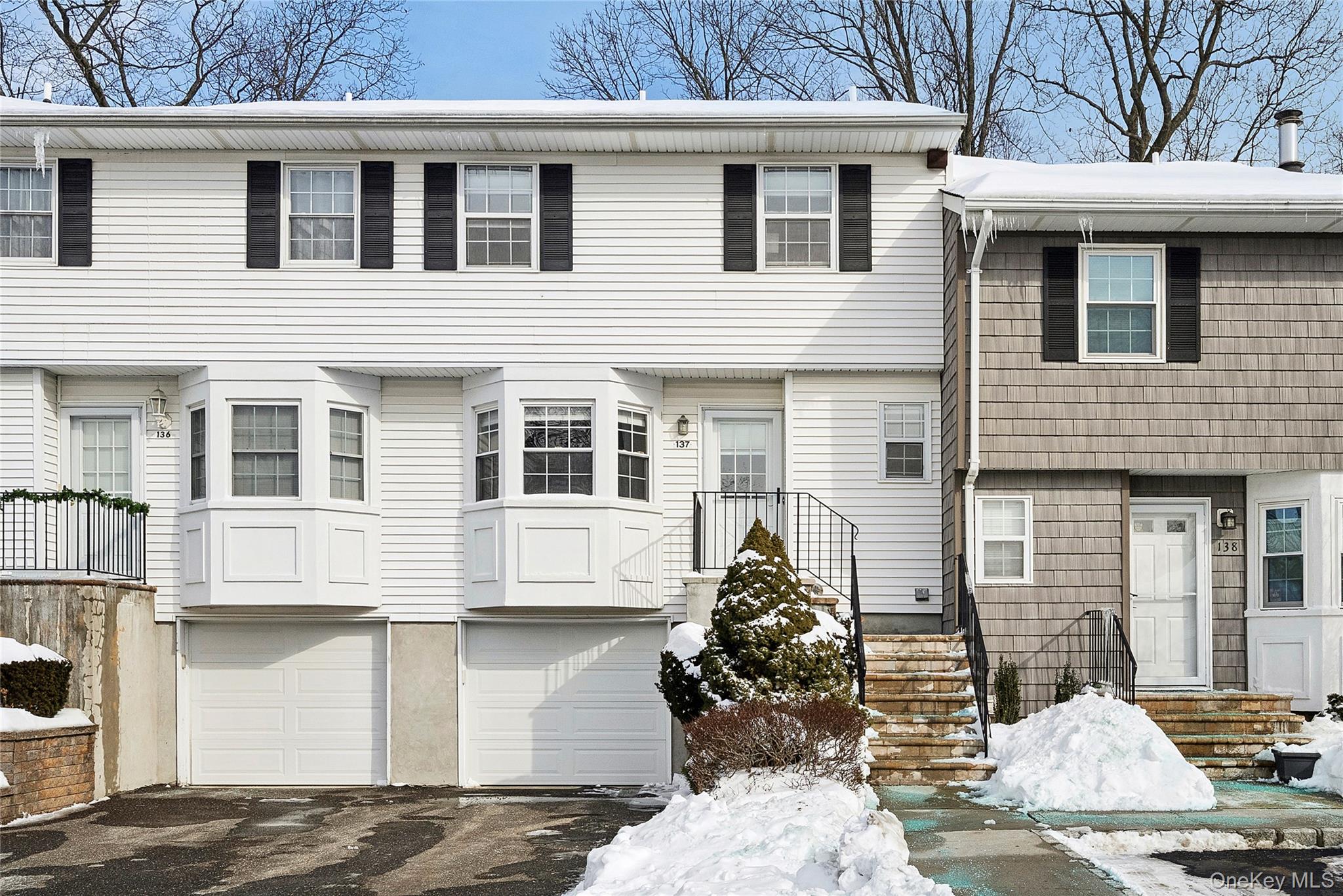 #1 photo, 137 Woodlake Drive, নাসাউ কাউন্টি Woodbury , NY 11797