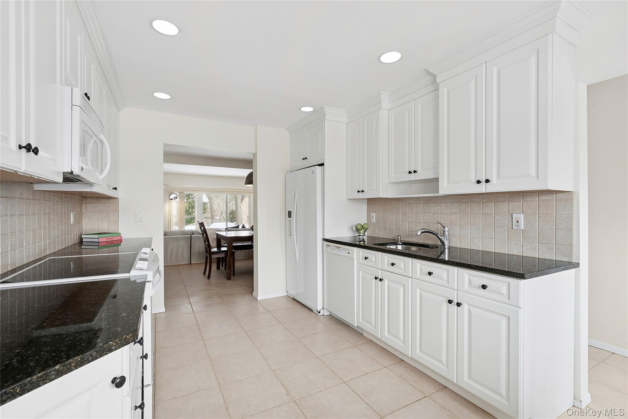 #4 photo, 137 Woodlake Drive, নাসাউ কাউন্টি Woodbury , NY 11797