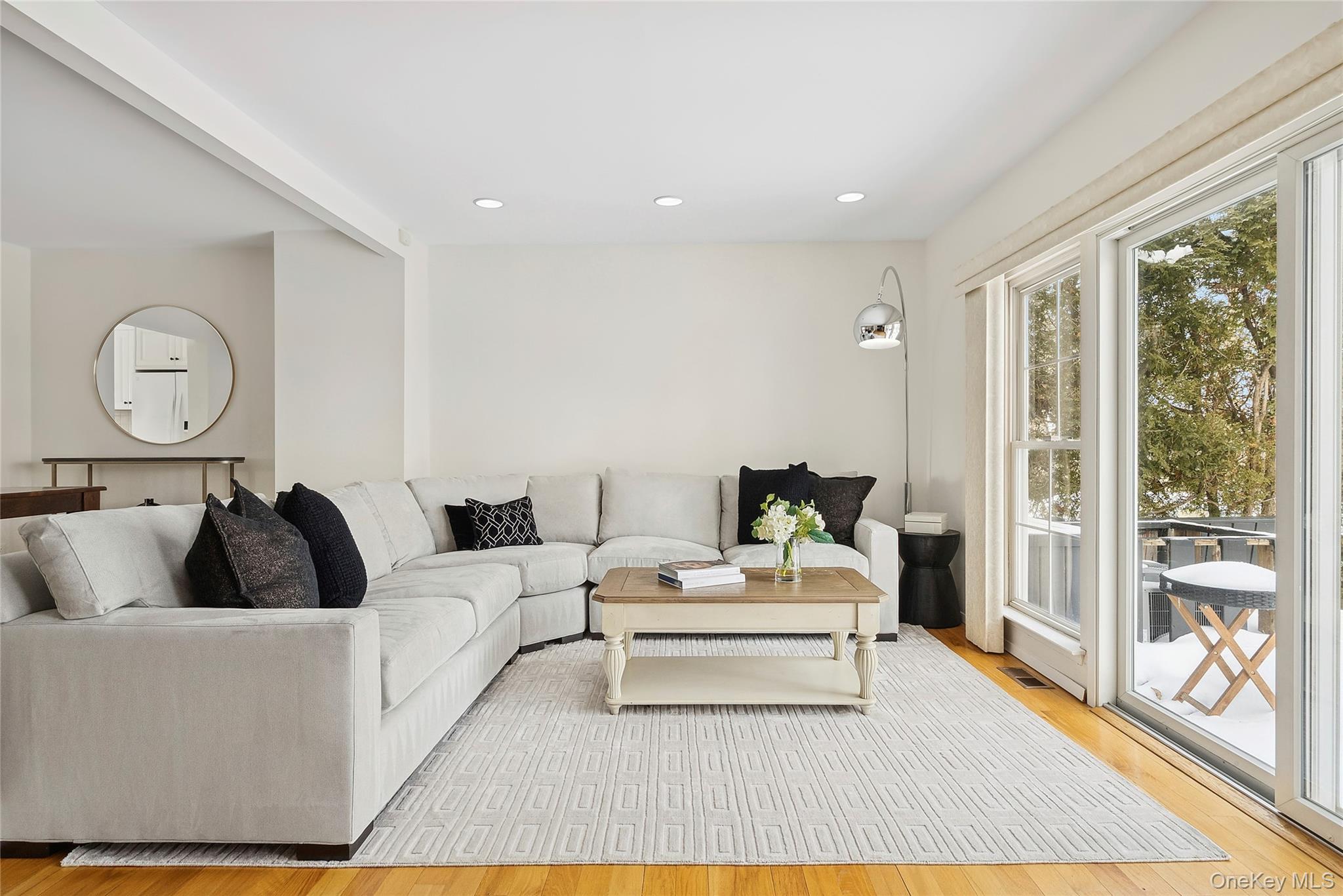 #7 photo, 137 Woodlake Drive, নাসাউ কাউন্টি Woodbury , NY 11797