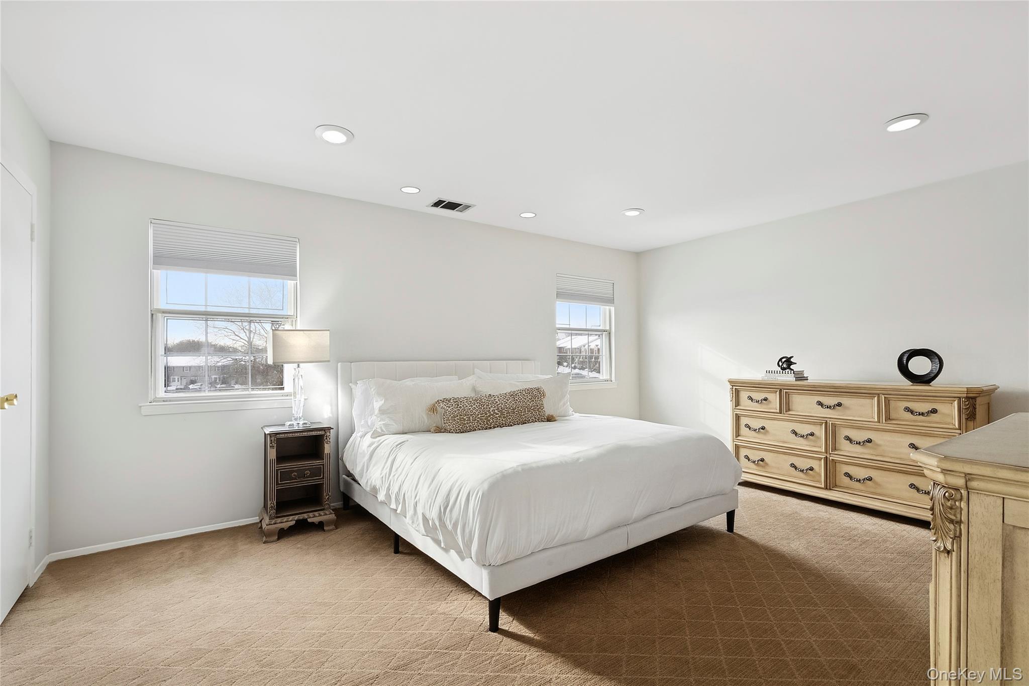 #8 photo, 137 Woodlake Drive, নাসাউ কাউন্টি Woodbury , NY 11797