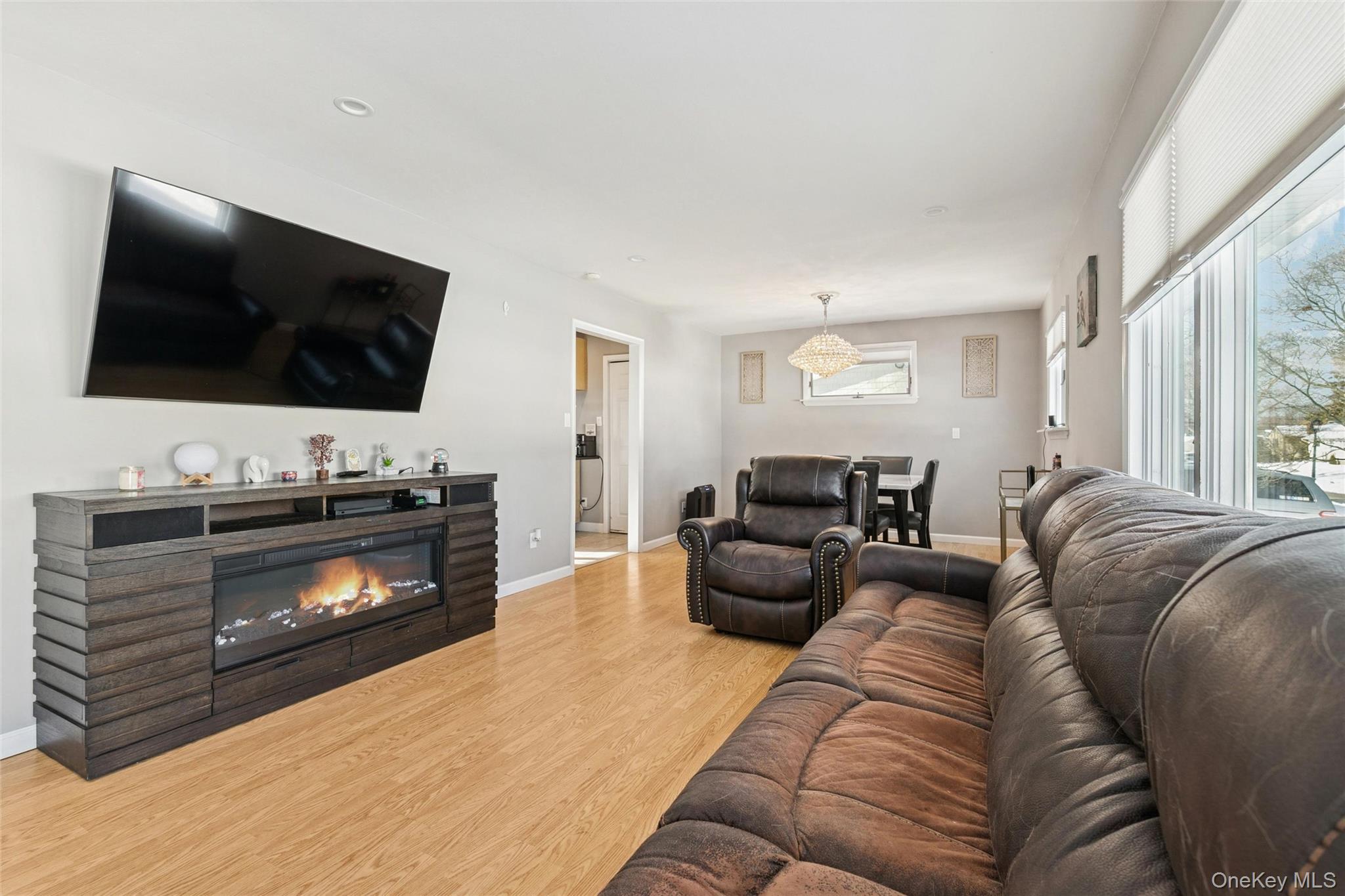 #3 photo, 18 W Court Drive, সাফোক কাউন্টি Centereach , NY 11720