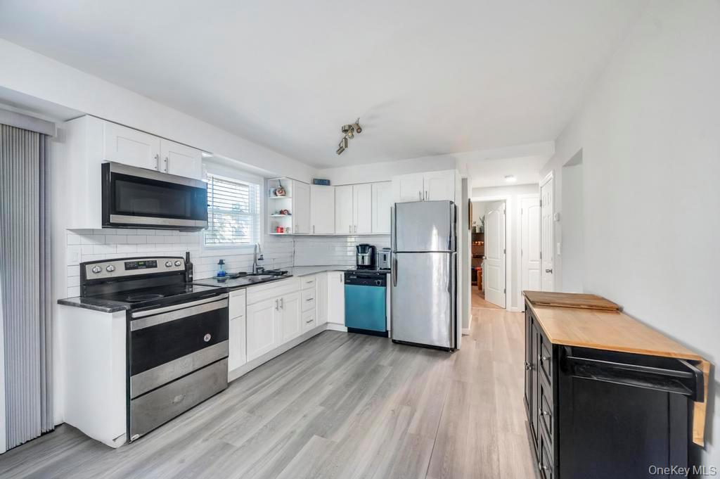 #16 photo, 382 Boyle Road, Selden , NY 11784