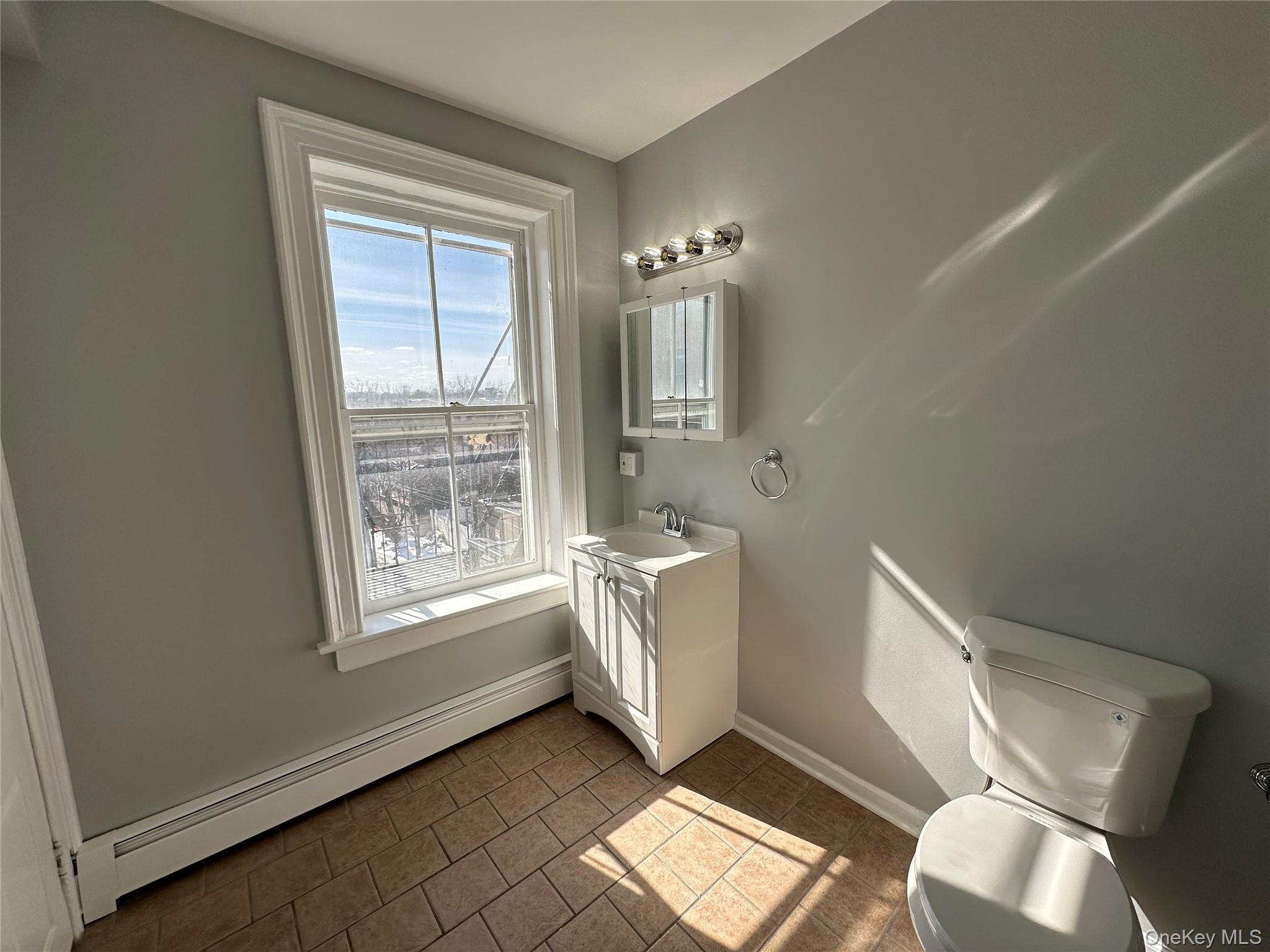 #15 photo, 87 Broadway, 뉴욕주 Newburgh , NY 12550