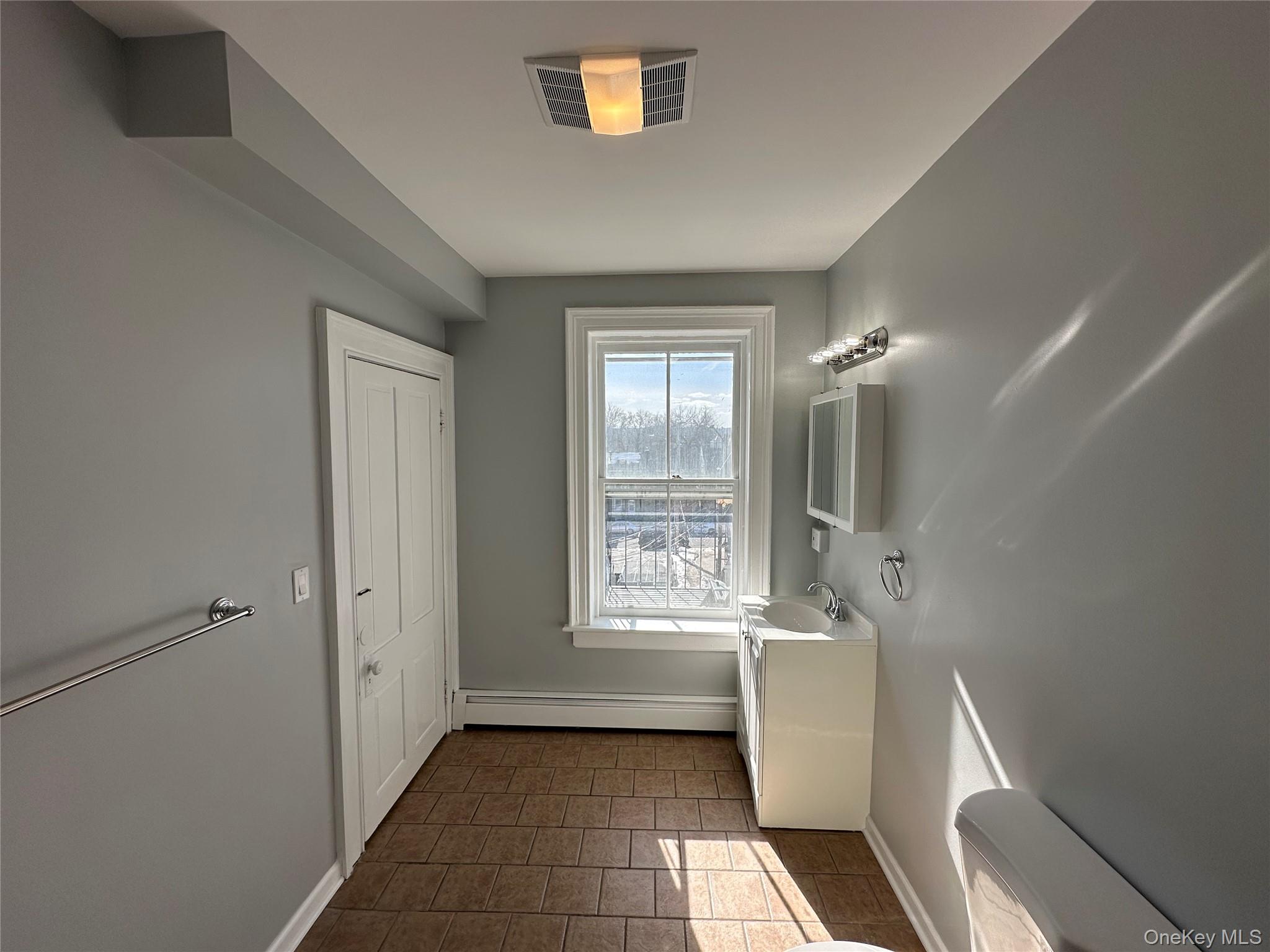 #16 photo, 87 Broadway, 뉴욕주 Newburgh , NY 12550