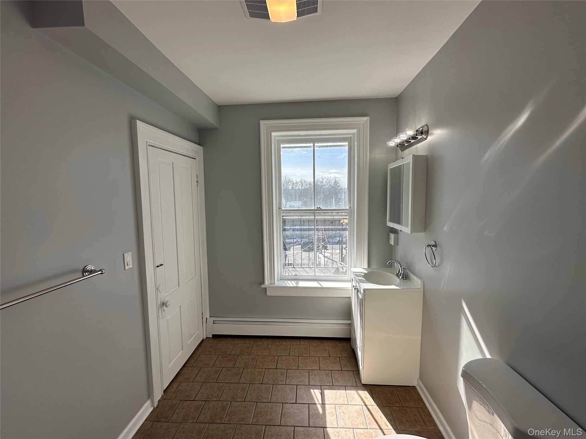 #17 photo, 87 Broadway, 뉴욕주 Newburgh , NY 12550