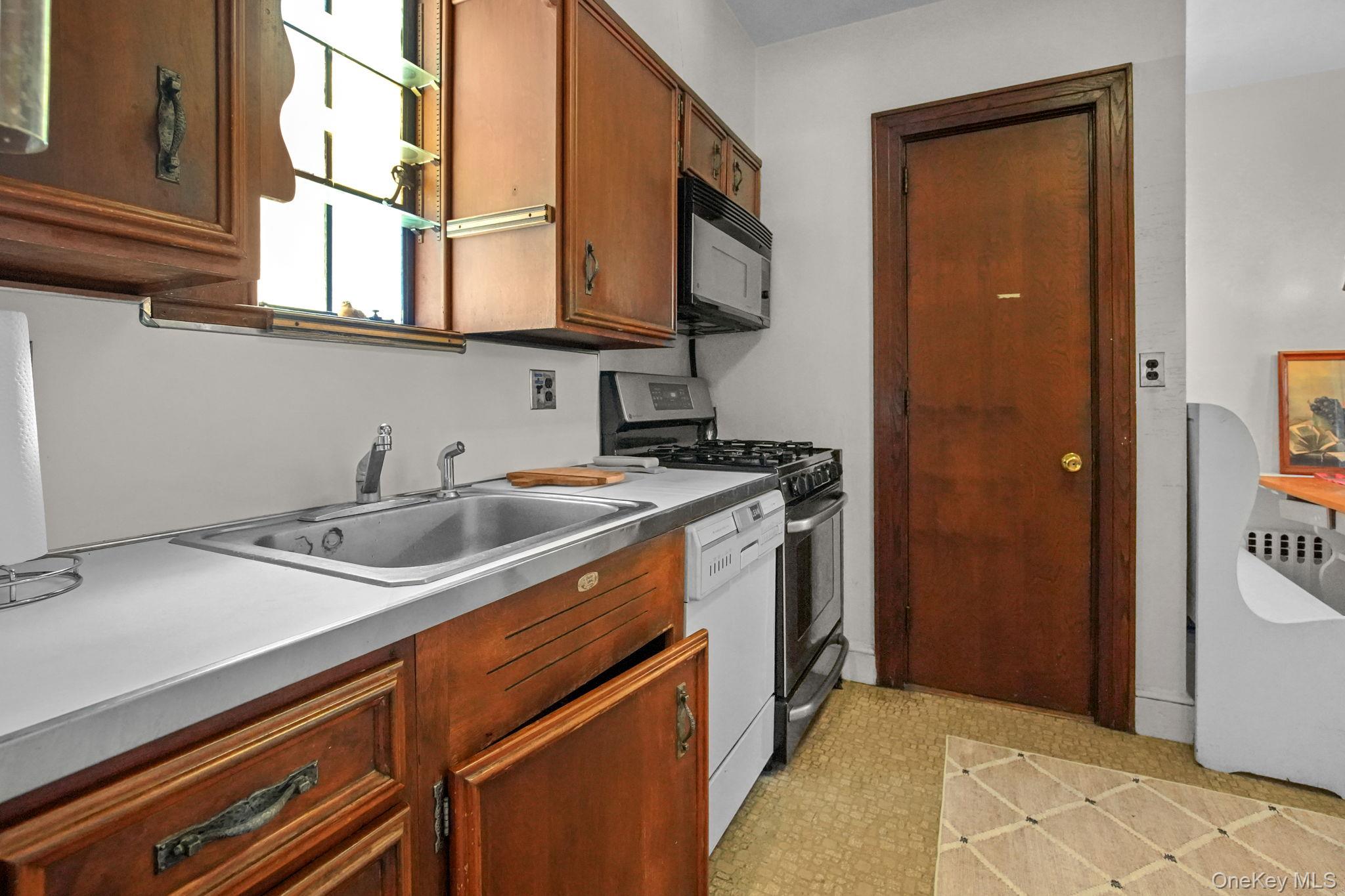 #13 photo, 19 Surrey Lane, Yonkers , NY 10710