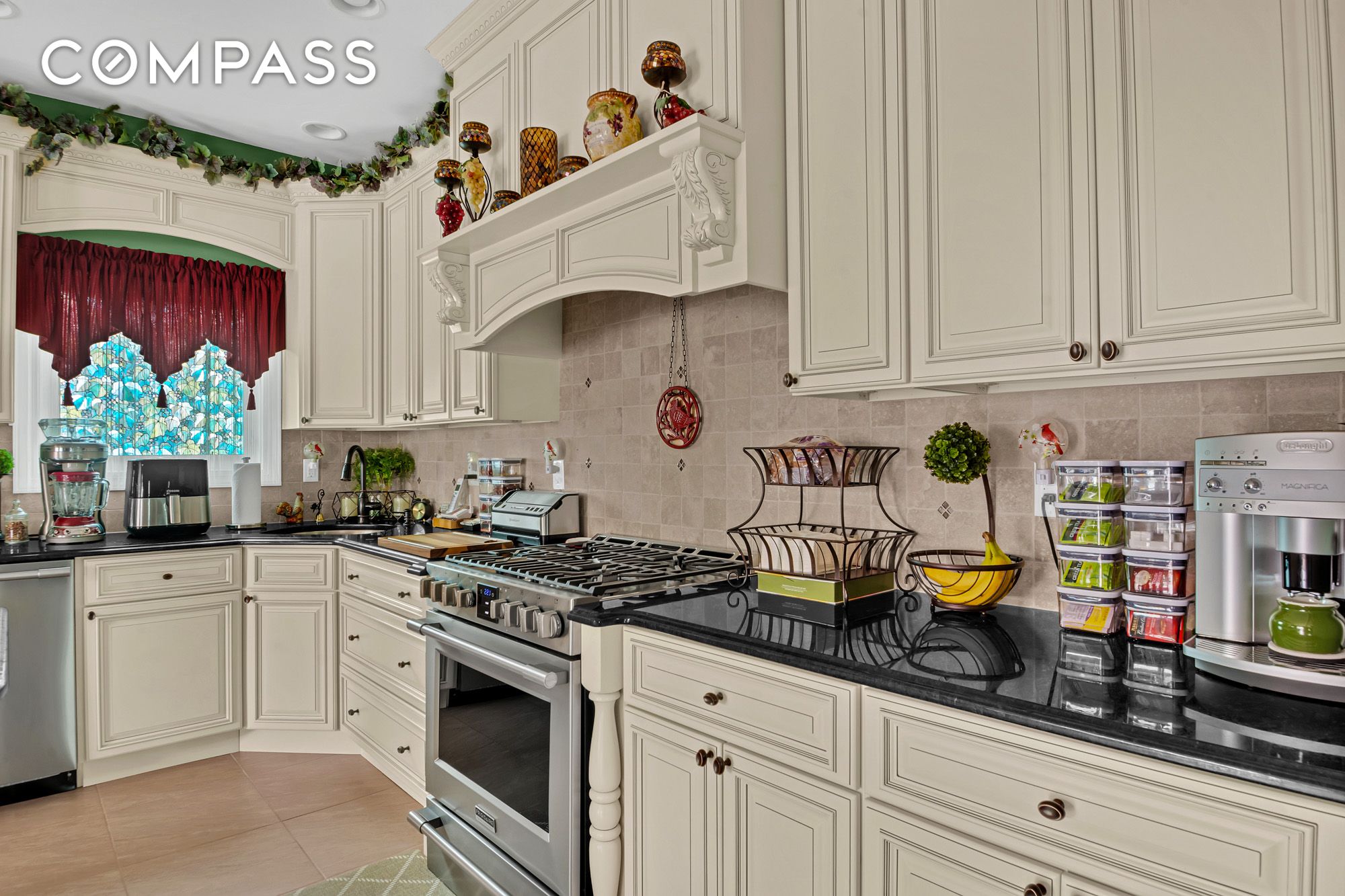 #16 photo, 909 Jewett Avenue, New York City , NY 10314