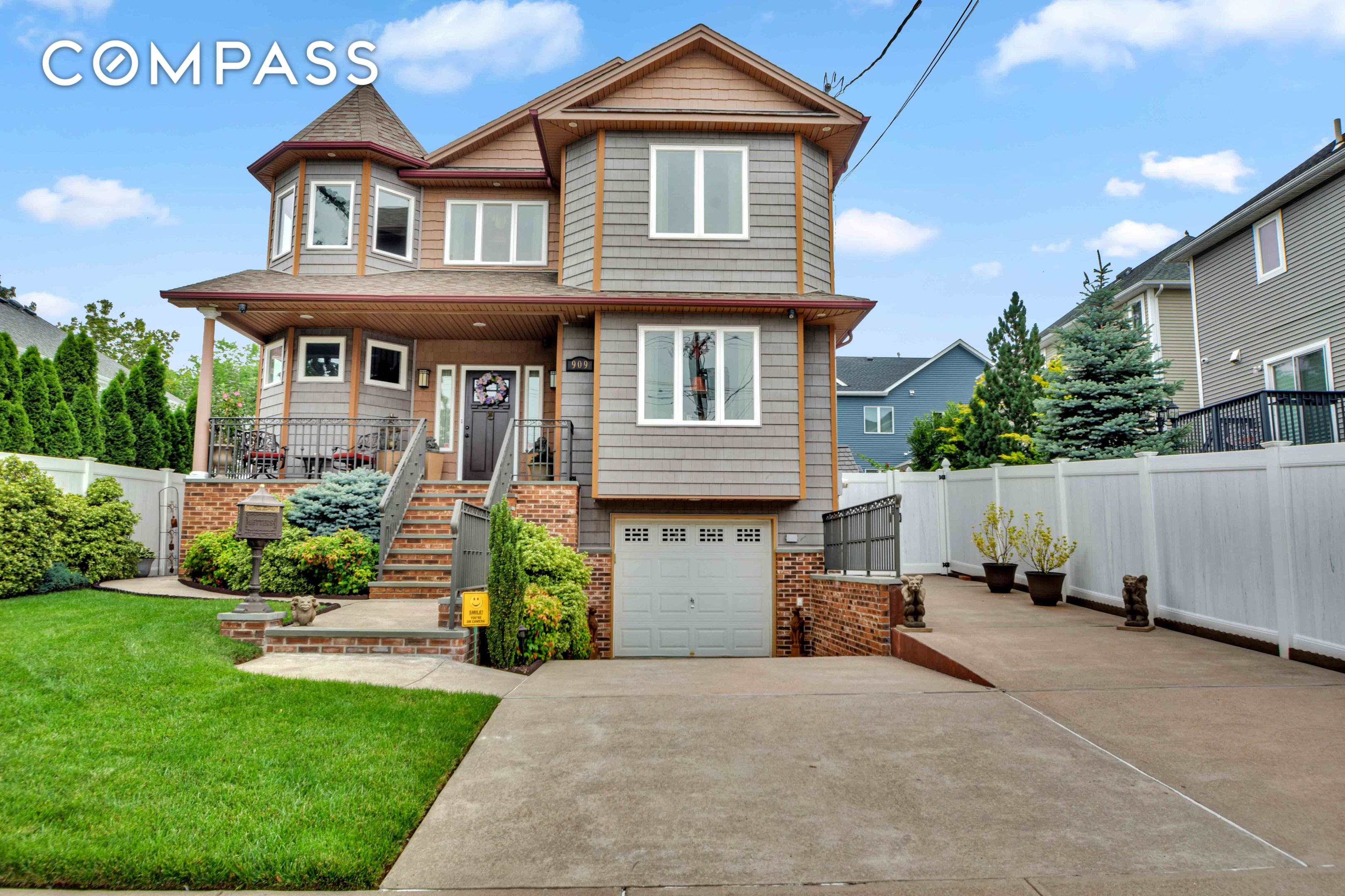 #2 photo, 909 Jewett Avenue, New York City , NY 10314