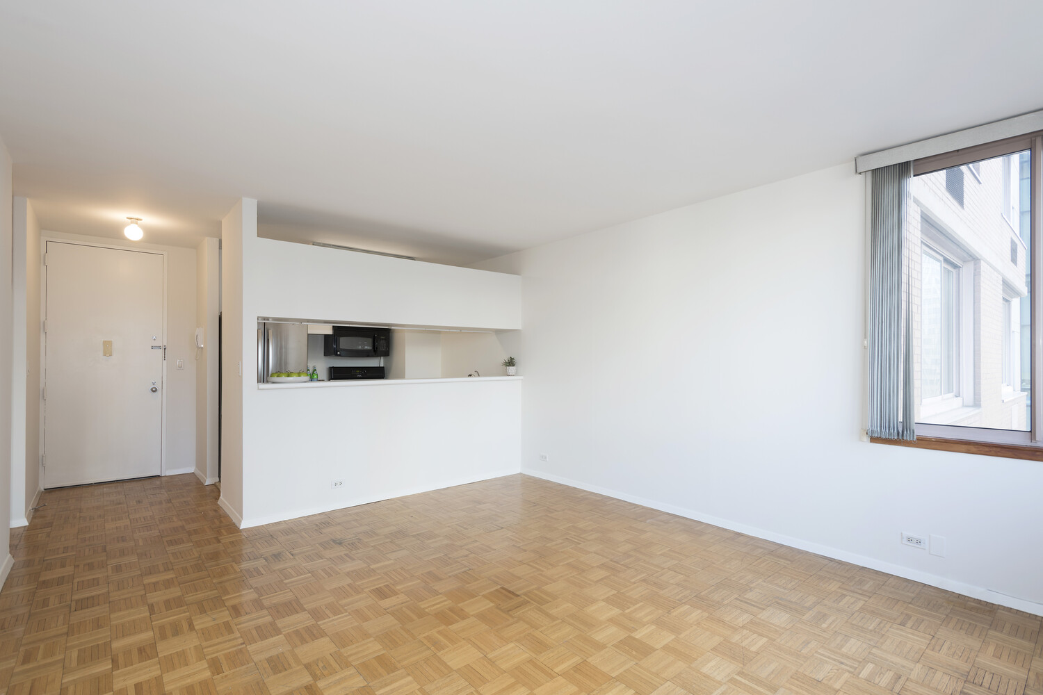 #5 photo, 235 E 40TH Street, מנהטן Murray Hill , NY 10016