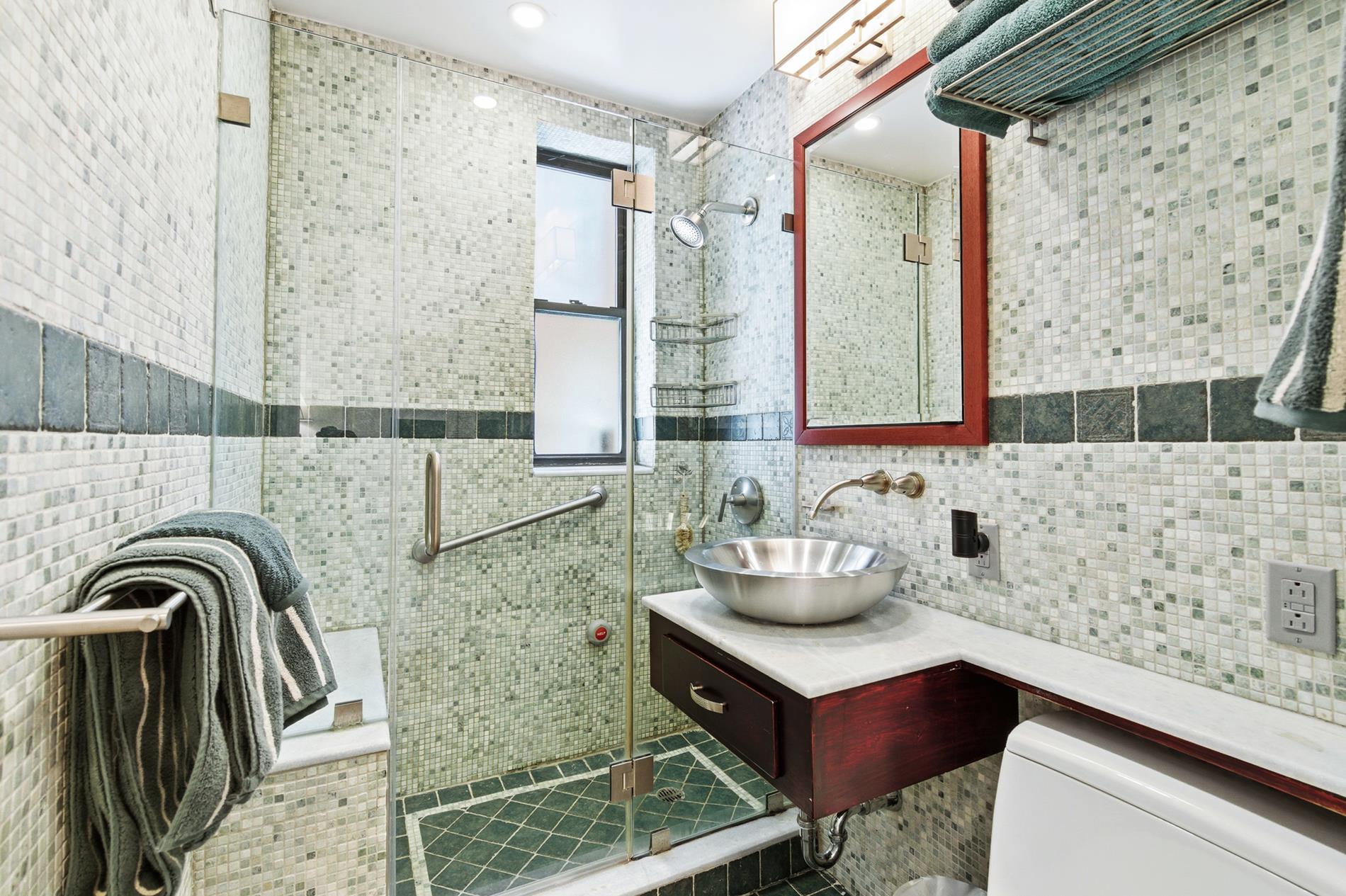 #19 photo, 30 E 9th Street, मैनहटन Greenwich Village , NY 10003